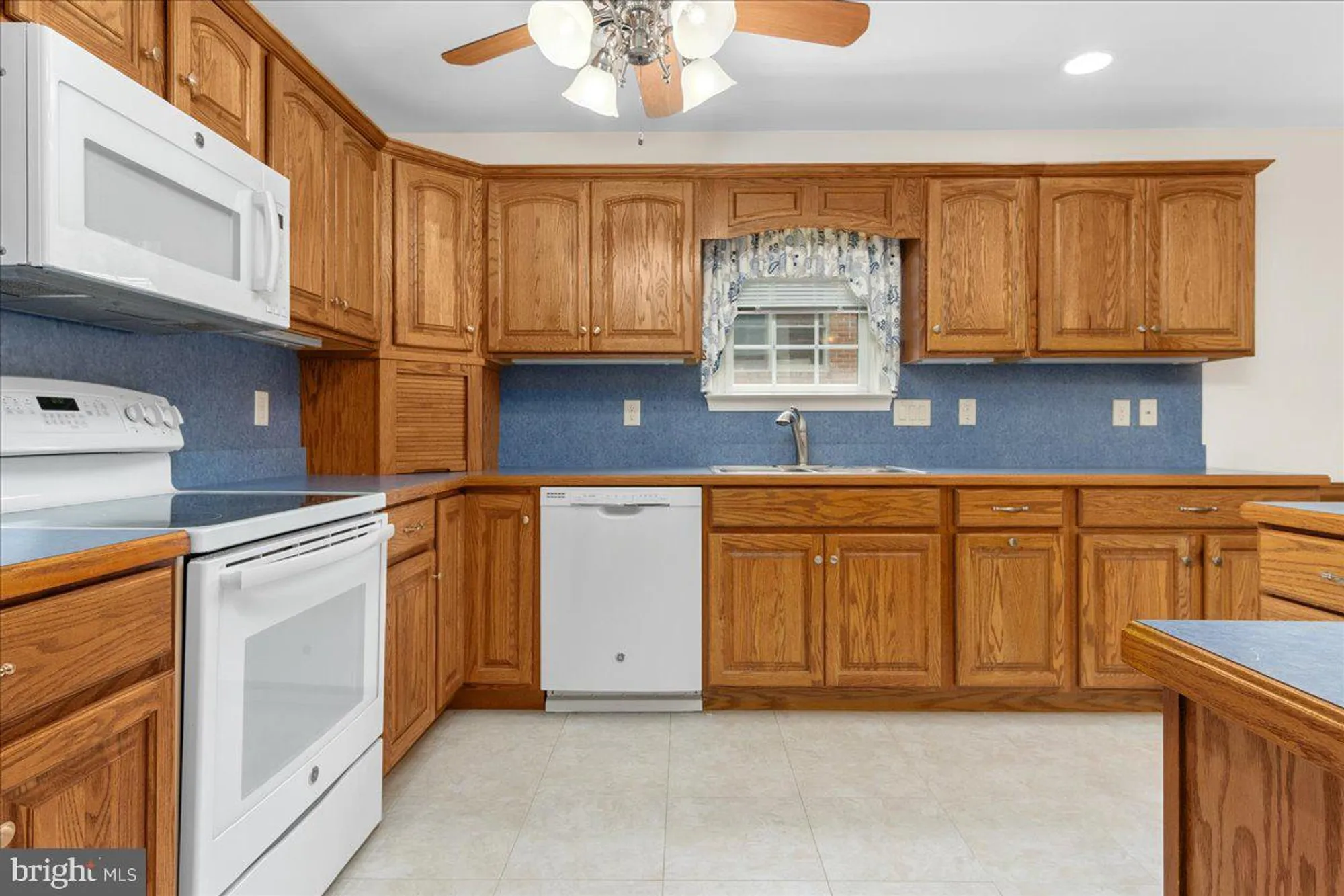 Property Slideshow image 12 of 51 | 13336 marquise dr, Hagerstown, MD, 21742