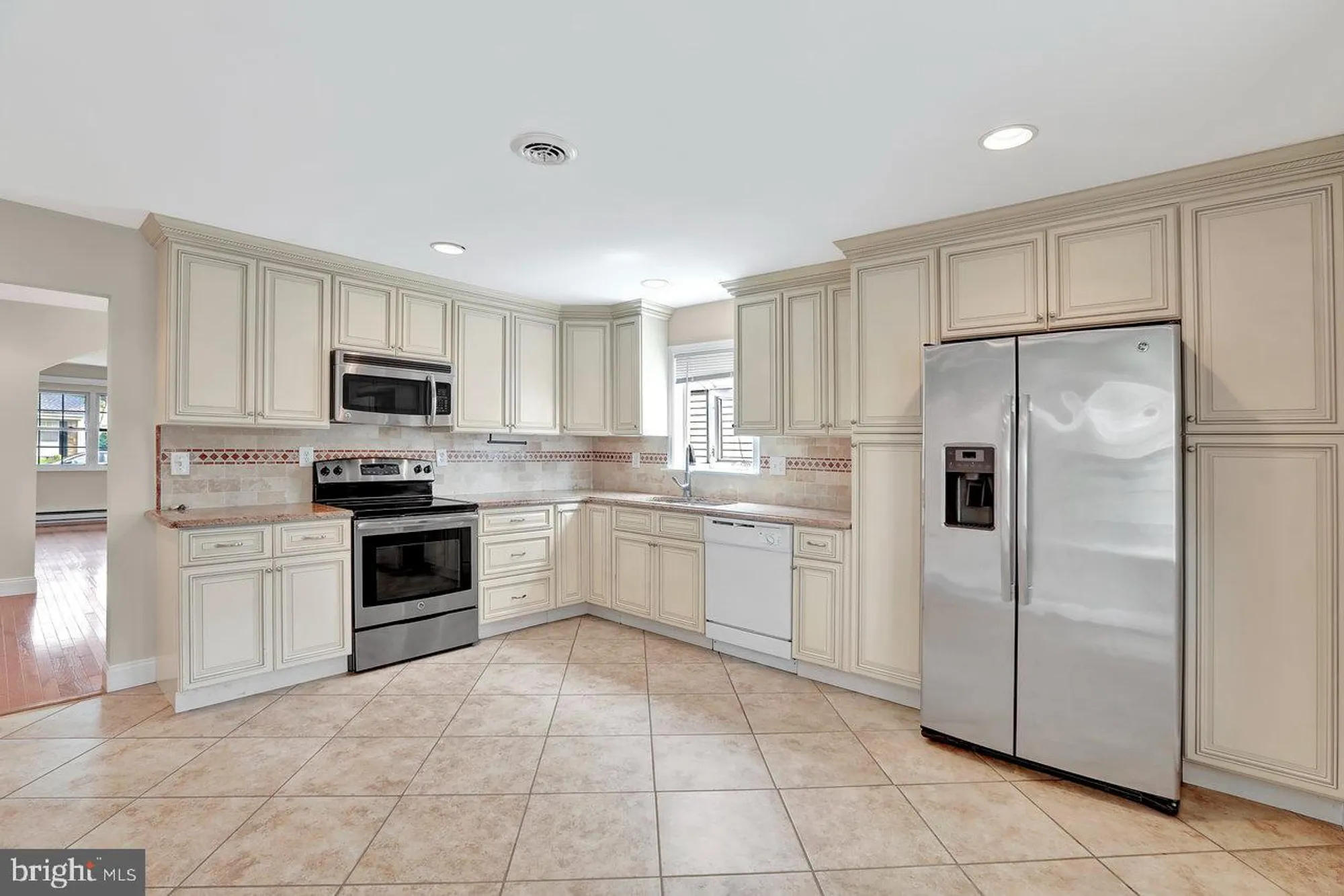 Property Slideshow image 9 of 20 | 63 marlborough dr, Southampton, NJ, 08088