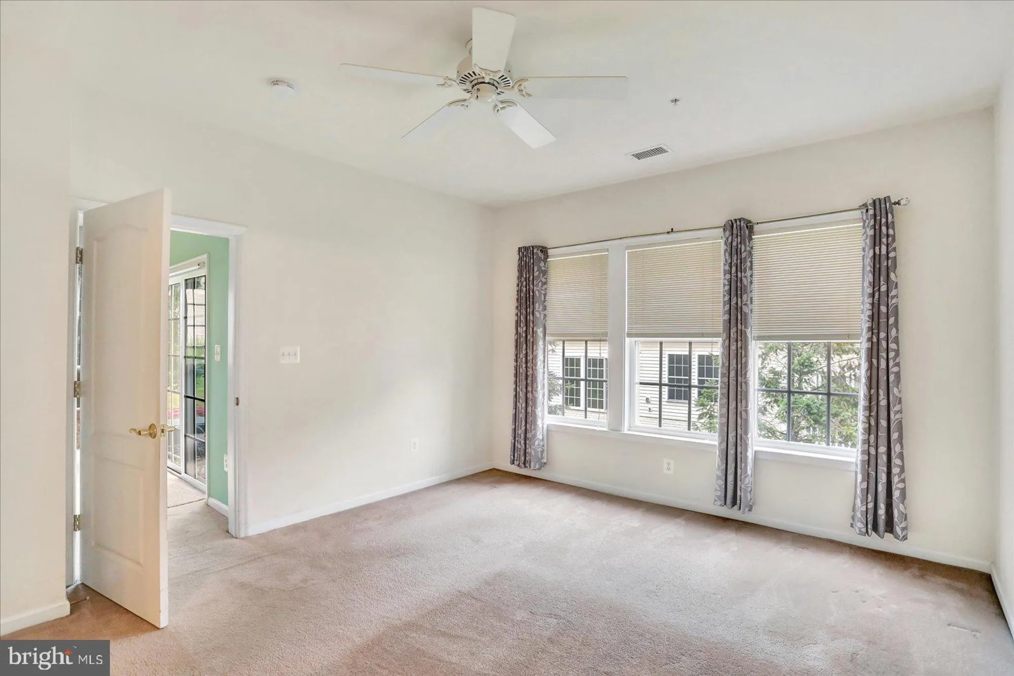 Property Slideshow image 23 of 39 | 152 saddletop dr # 354, Taneytown, MD, 21787