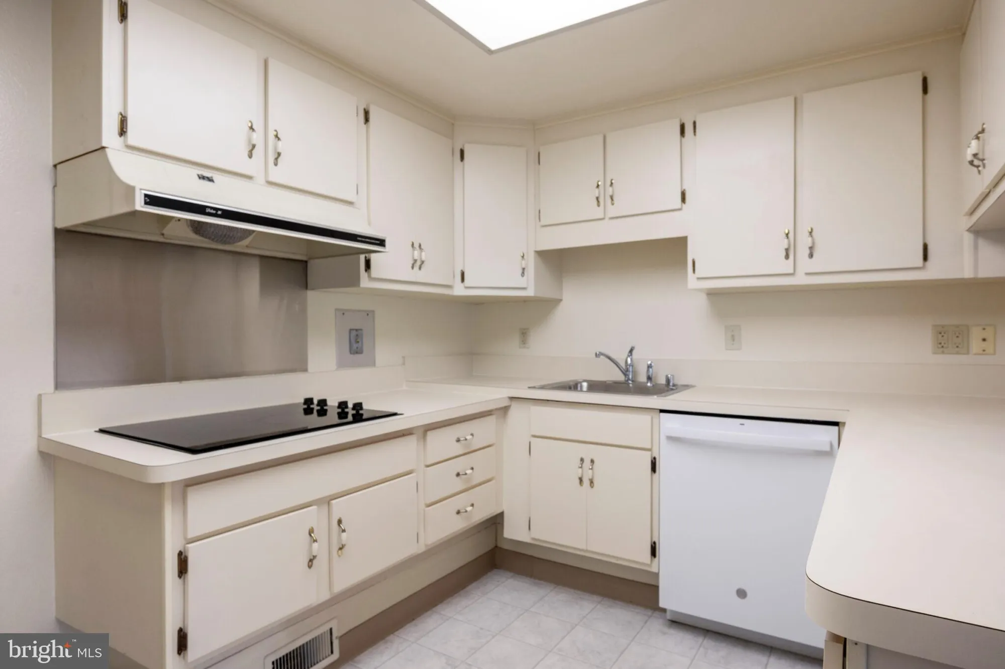 Property Slideshow image 6 of 32 | 3360 gleneagles dr 71-2b, Silver Spring, MD, 20906