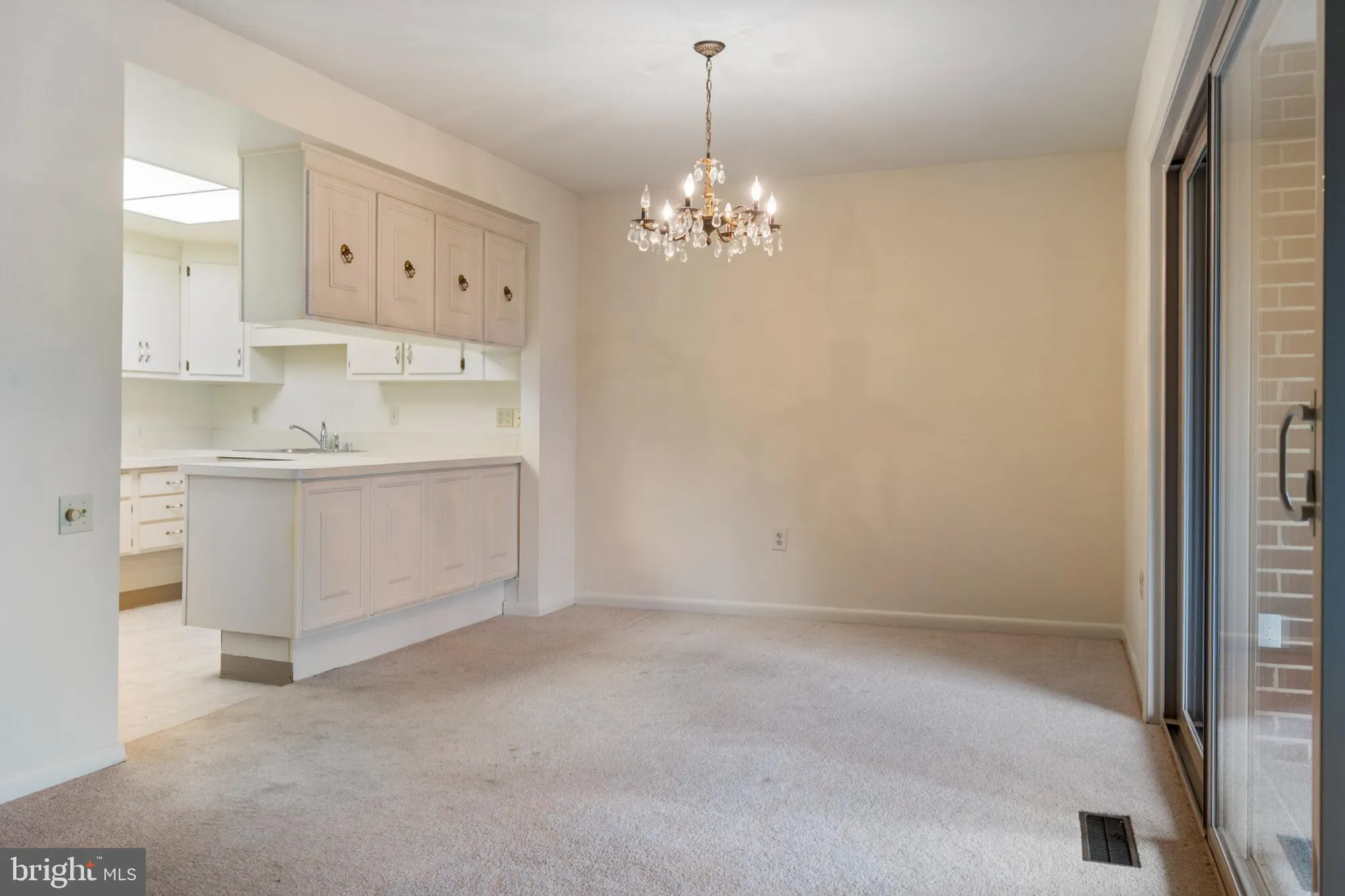 Property Slideshow image 8 of 32 | 3360 gleneagles dr 71-2b, Silver Spring, MD, 20906