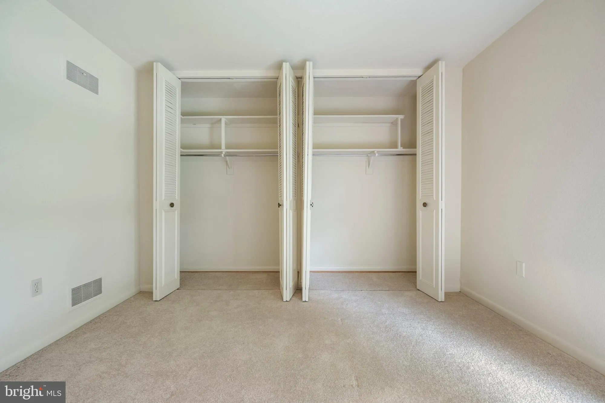 Property Slideshow image 16 of 32 | 3360 gleneagles dr 71-2b, Silver Spring, MD, 20906