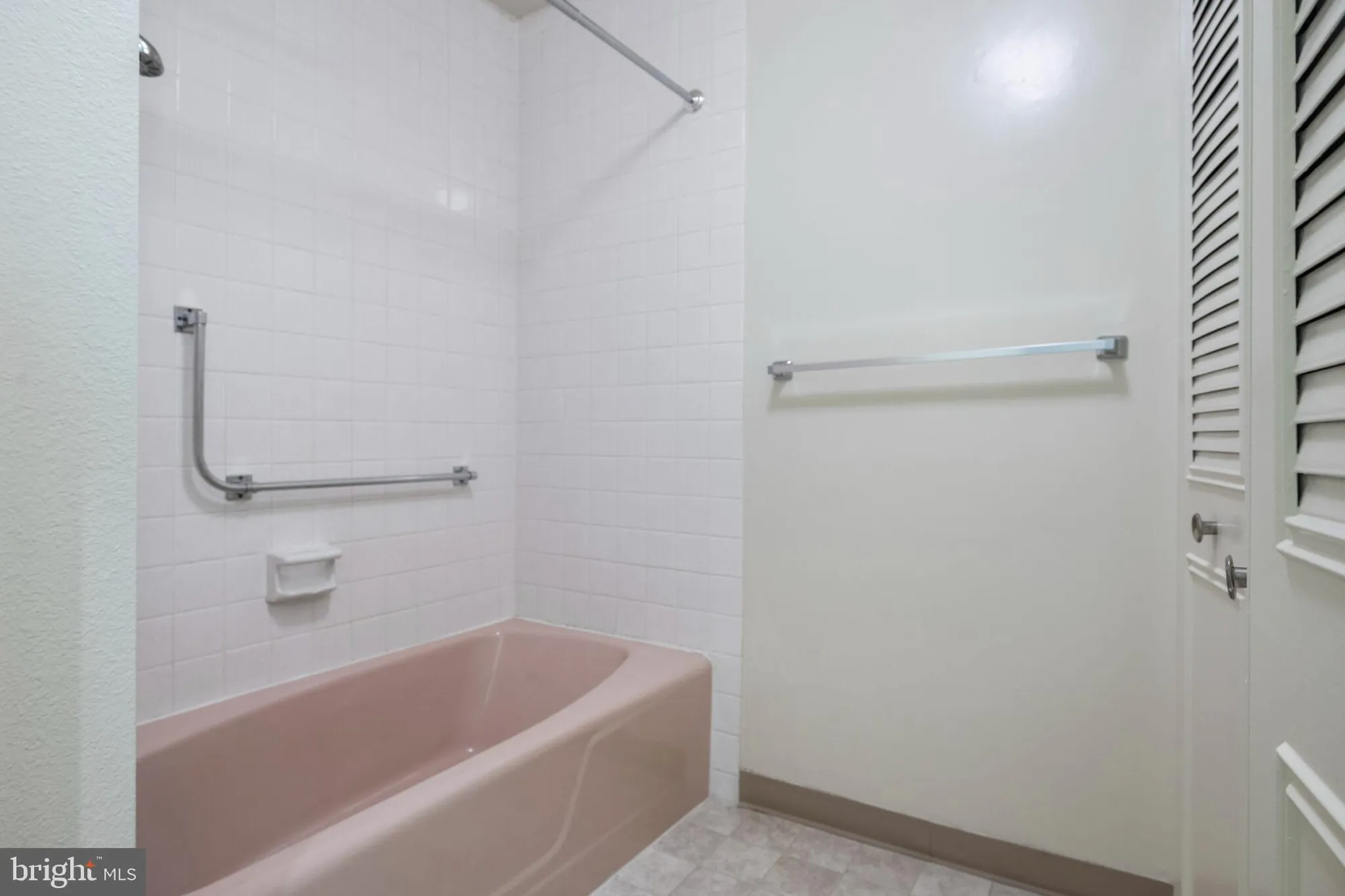Property Slideshow image 19 of 32 | 3360 gleneagles dr 71-2b, Silver Spring, MD, 20906
