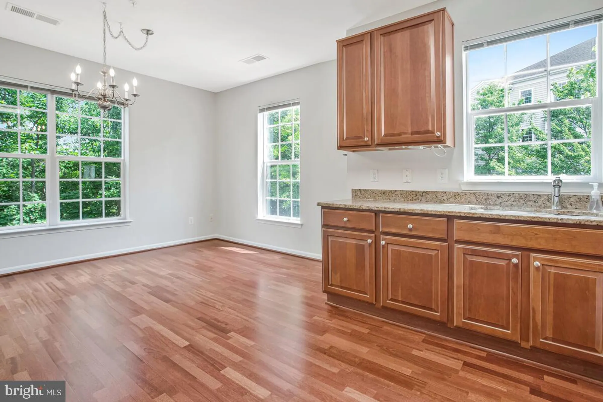 Property Slideshow image 19 of 62 | 7305 maplecrest rd 206, Elkridge, MD, 21075