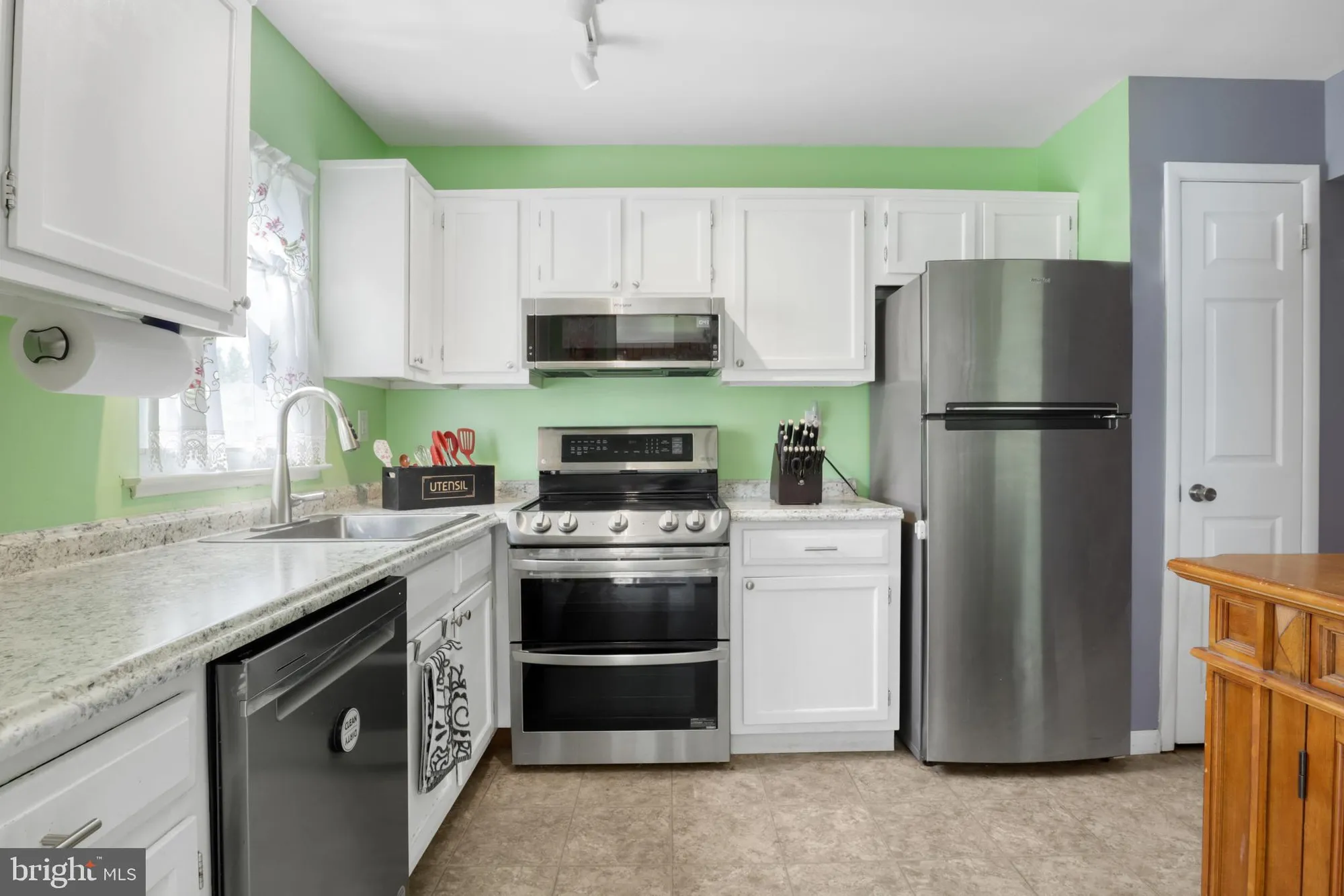 Property Slideshow image 9 of 22 | 224 huntington dr, Southampton, NJ, 08088