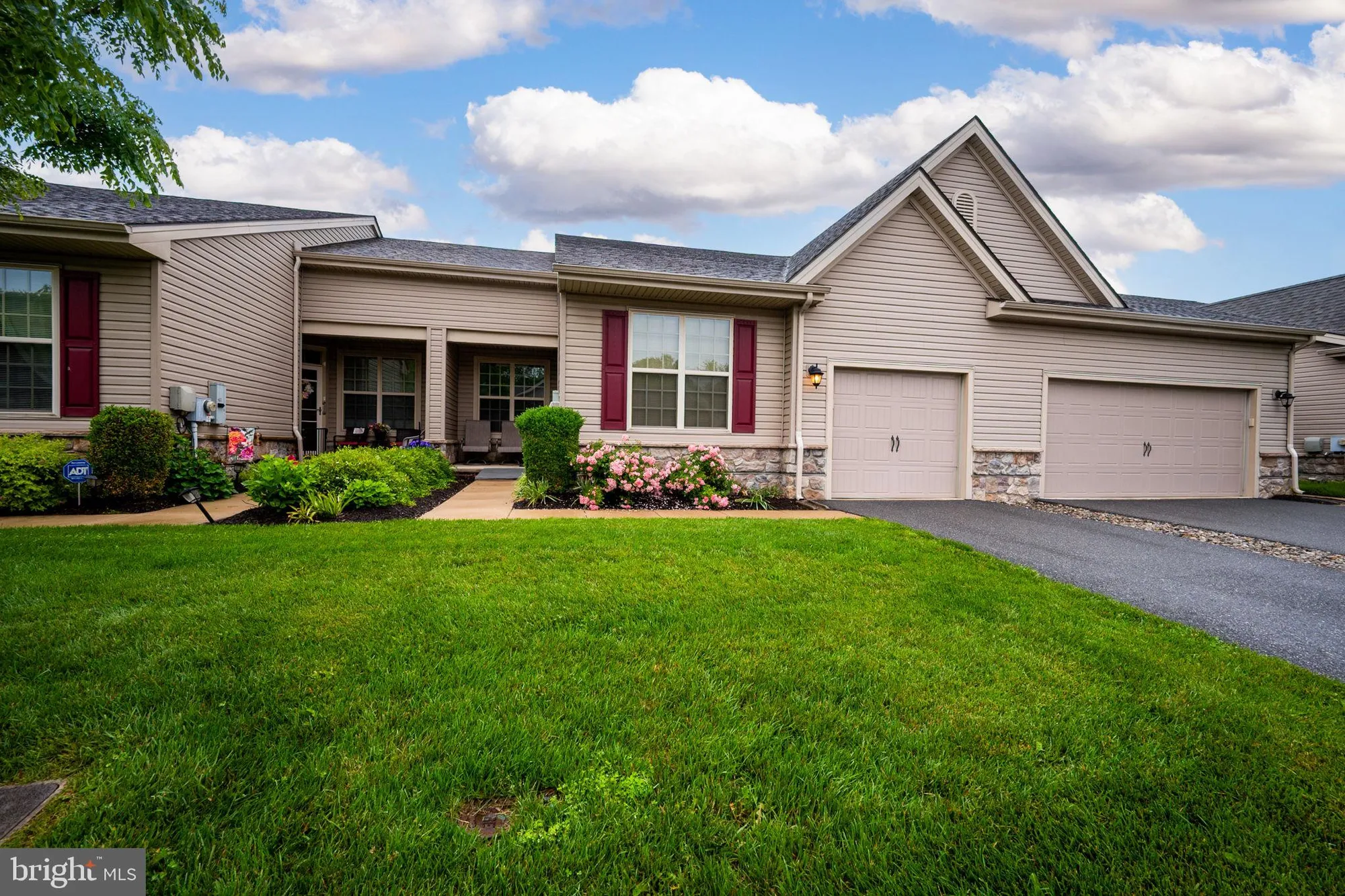 Property Slideshow image 2 of 23 | 5 fountainview dr # 23, Newark, DE, 19713