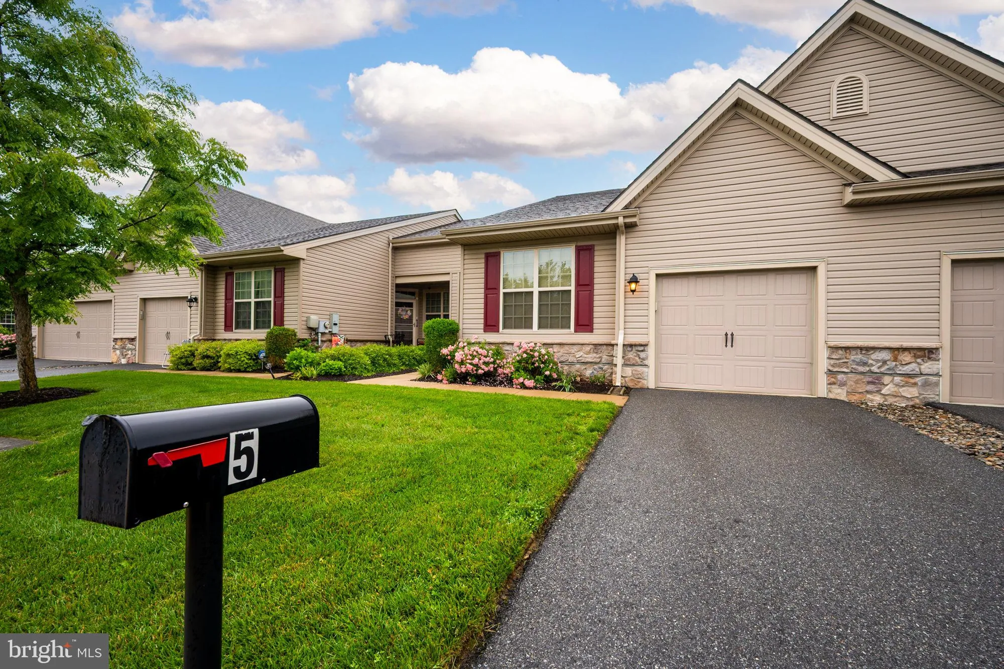 Property Slideshow image 3 of 23 | 5 fountainview dr # 23, Newark, DE, 19713