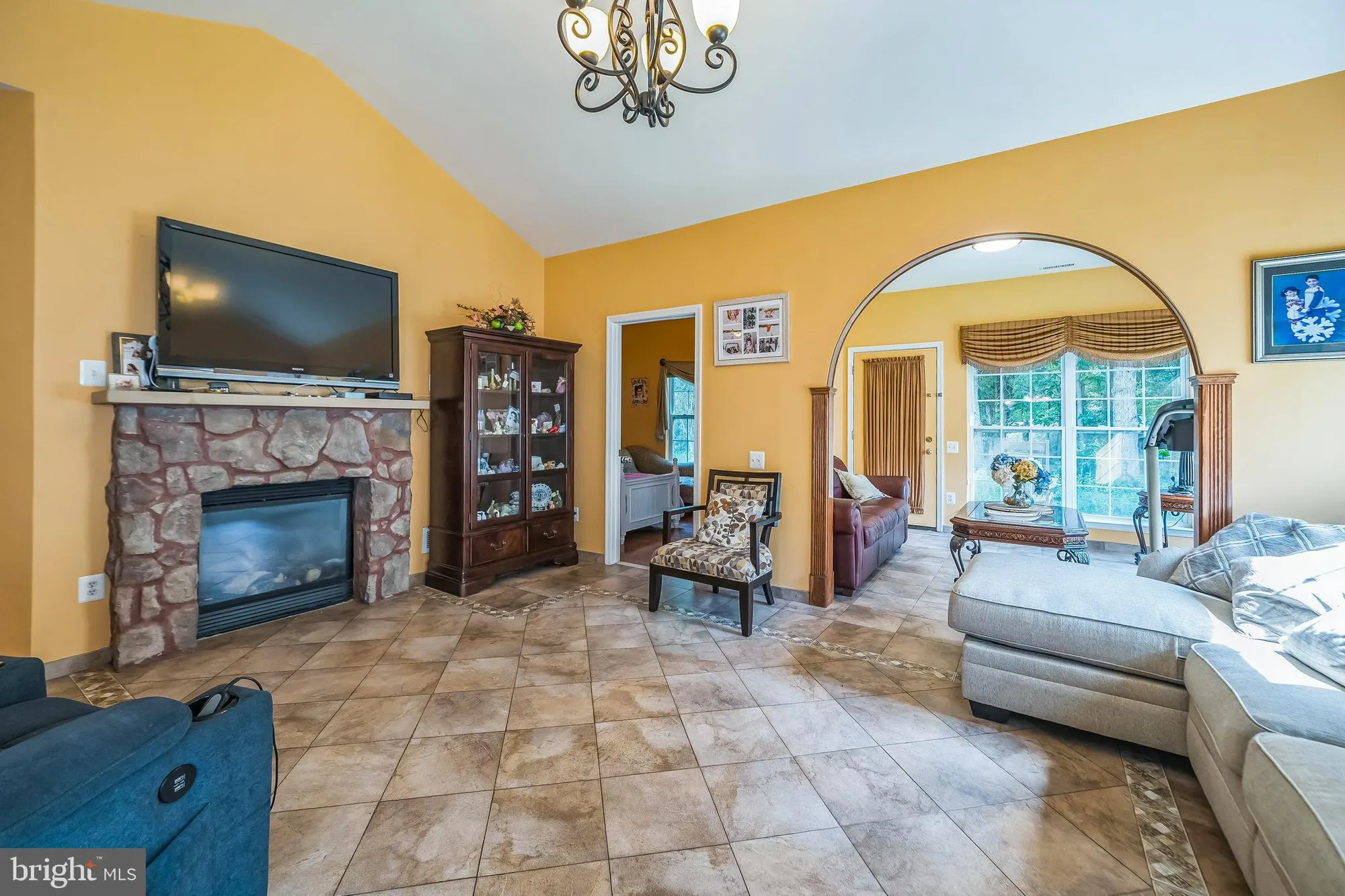 Property Slideshow image 4 of 39 | 15 kresson ct, Berlin, NJ, 08009