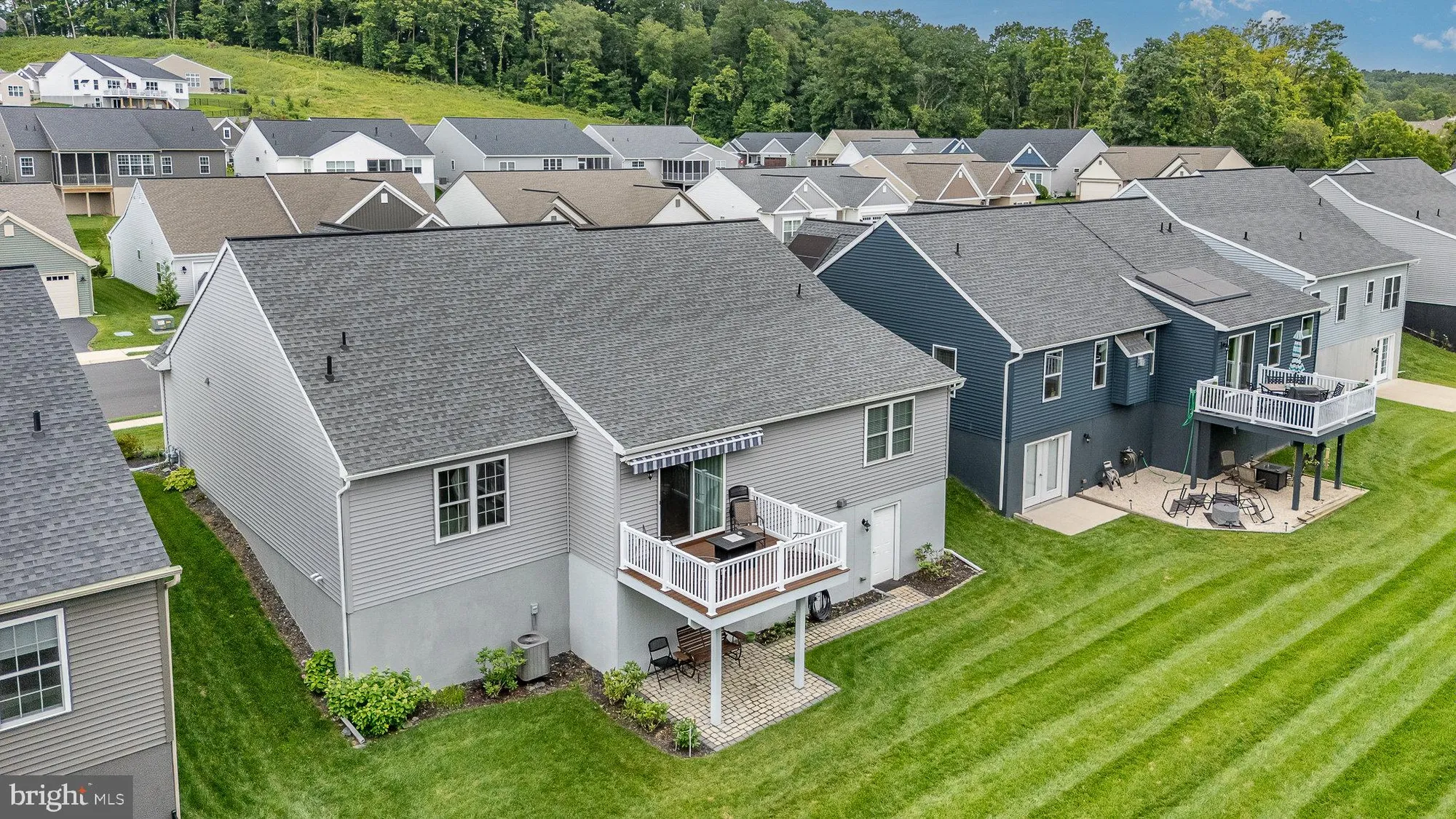 Property Slideshow image 3 of 41 | 2069 spring wood ln, Mechanicsburg, PA, 17055