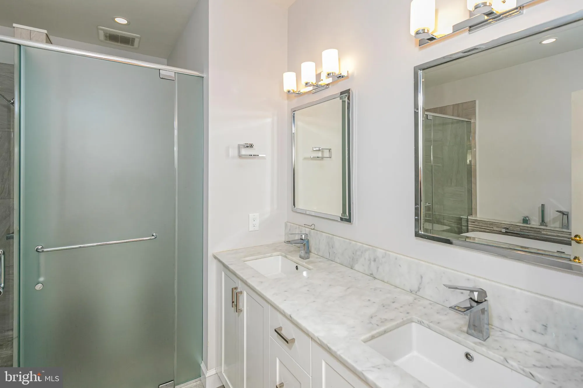 Property Slideshow image 11 of 23 | 6 allura ct, Lawrence Township, NJ, 08648