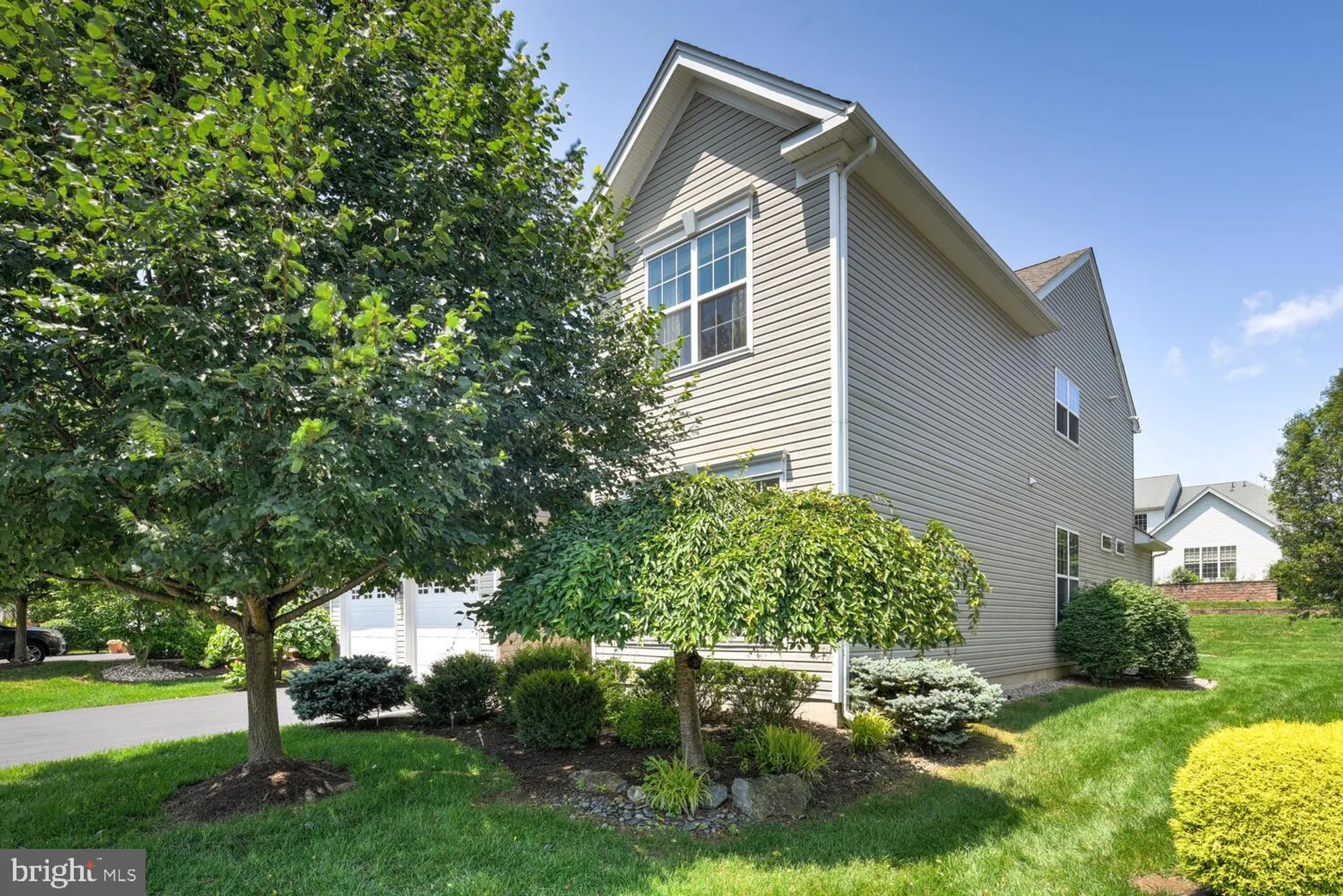 Property Slideshow image 4 of 68 | 118 andover dr, Kendall Park, NJ, 08824