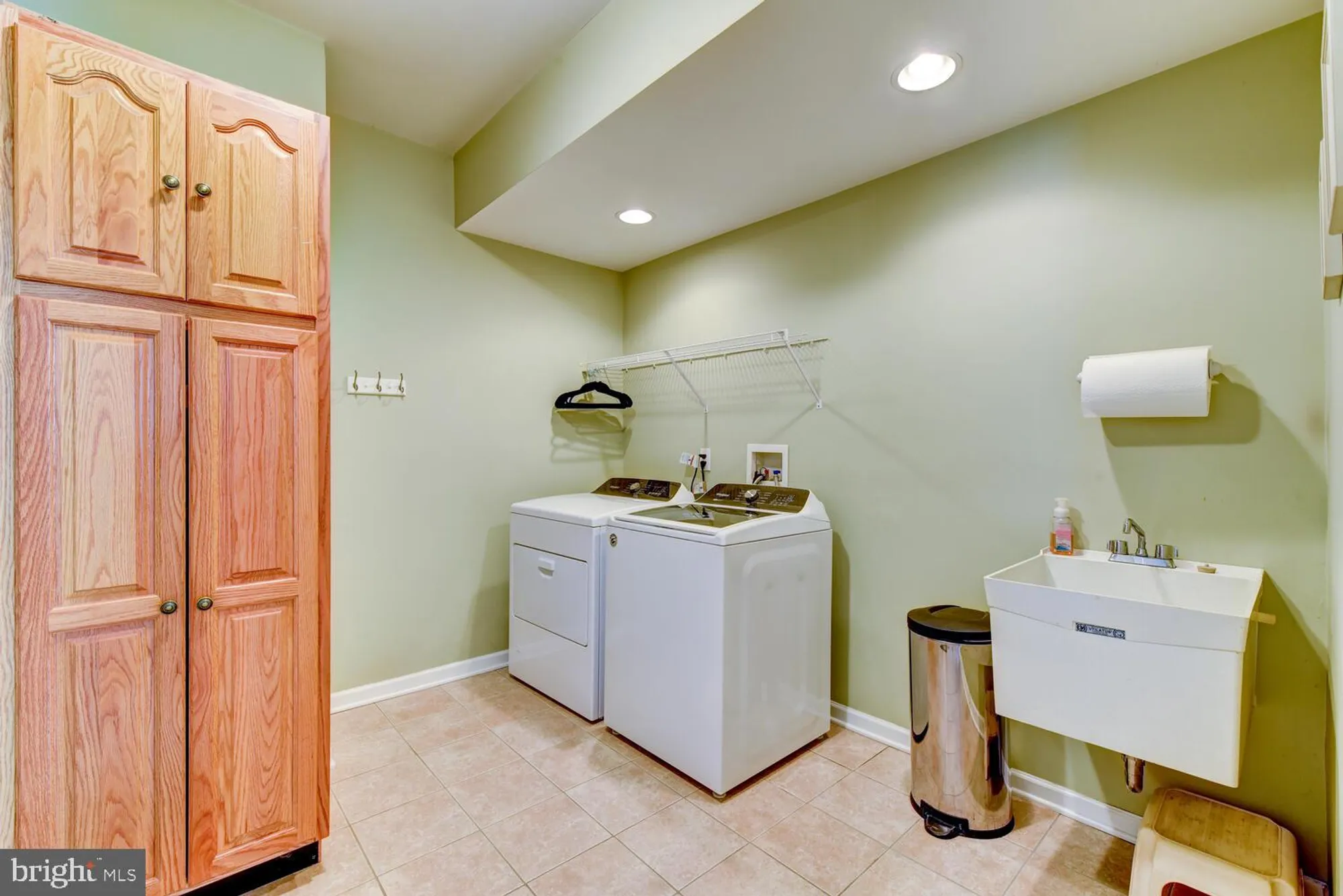 Property Slideshow image 41 of 68 | 118 andover dr, Kendall Park, NJ, 08824