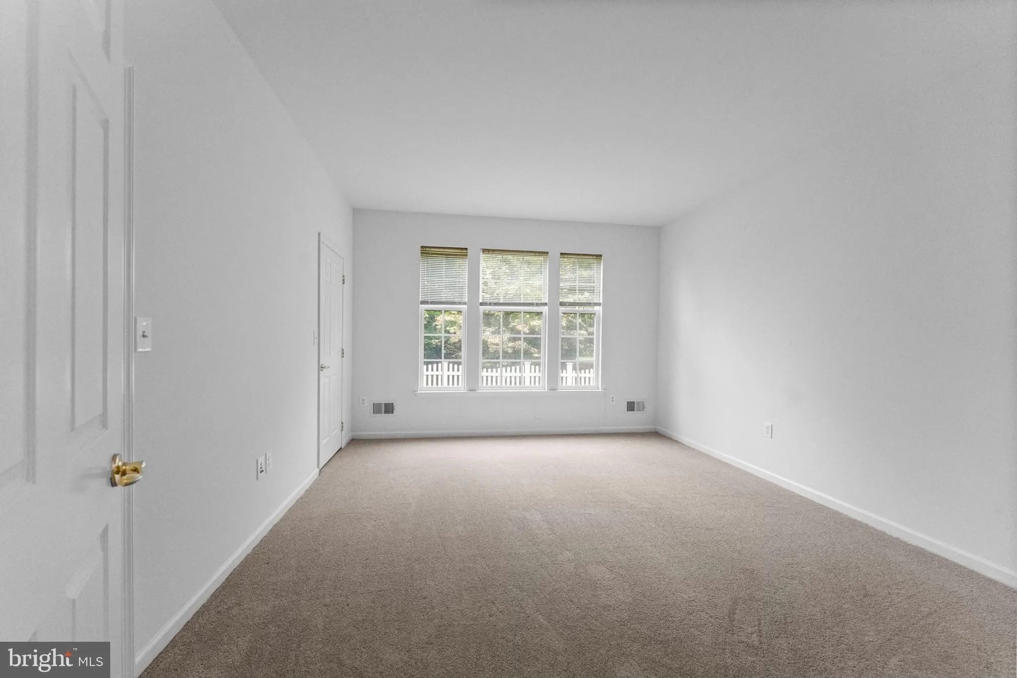 Property Slideshow image 7 of 39 | 4 brakeman ct, Hightstown, NJ, 08520