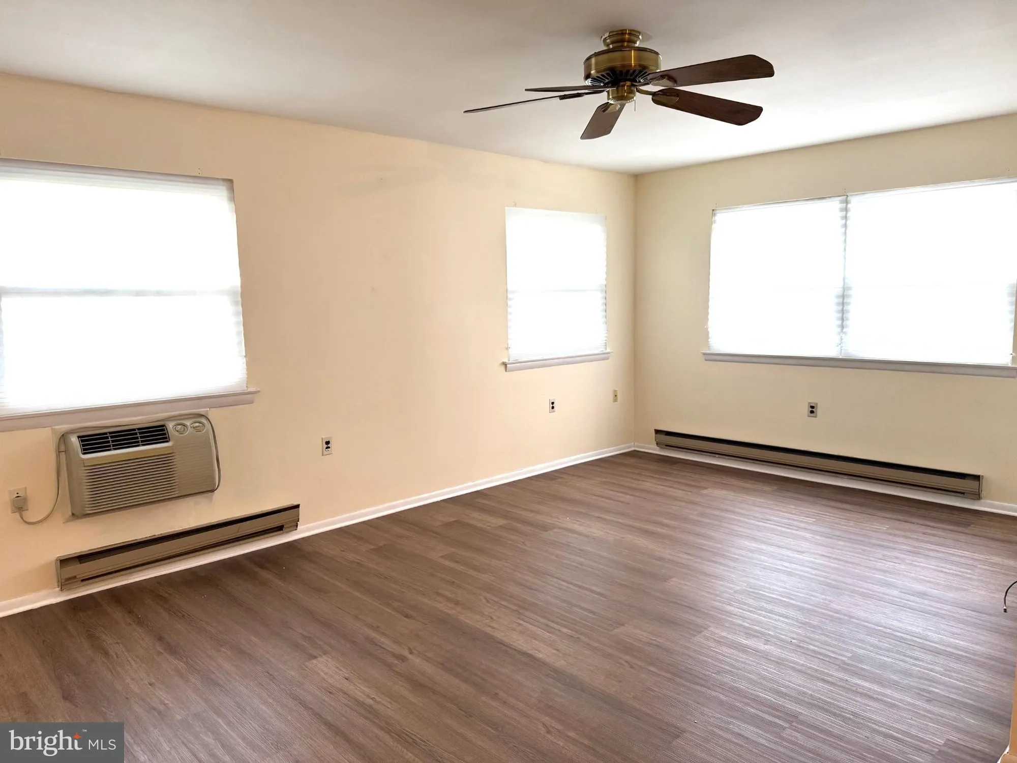 Property Slideshow image 11 of 21 | 768d hudson pkwy, Whiting, NJ, 08759