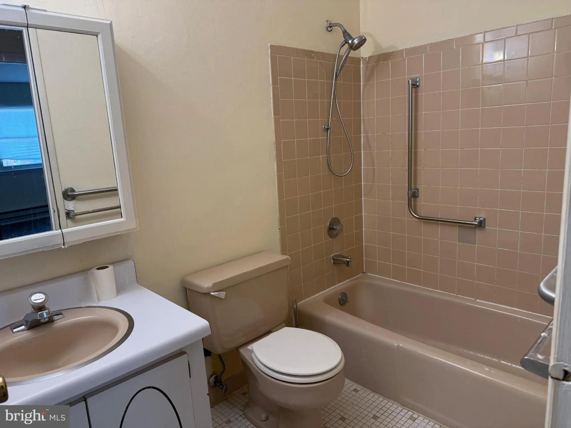 Property Slideshow image 6 of 21 | 768d hudson pkwy, Whiting, NJ, 08759
