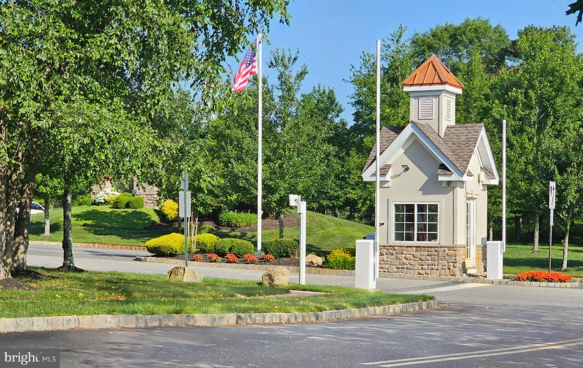 Property Slideshow image 27 of 33 | 7 honeysuckle dr, Manahawkin, NJ, 08050