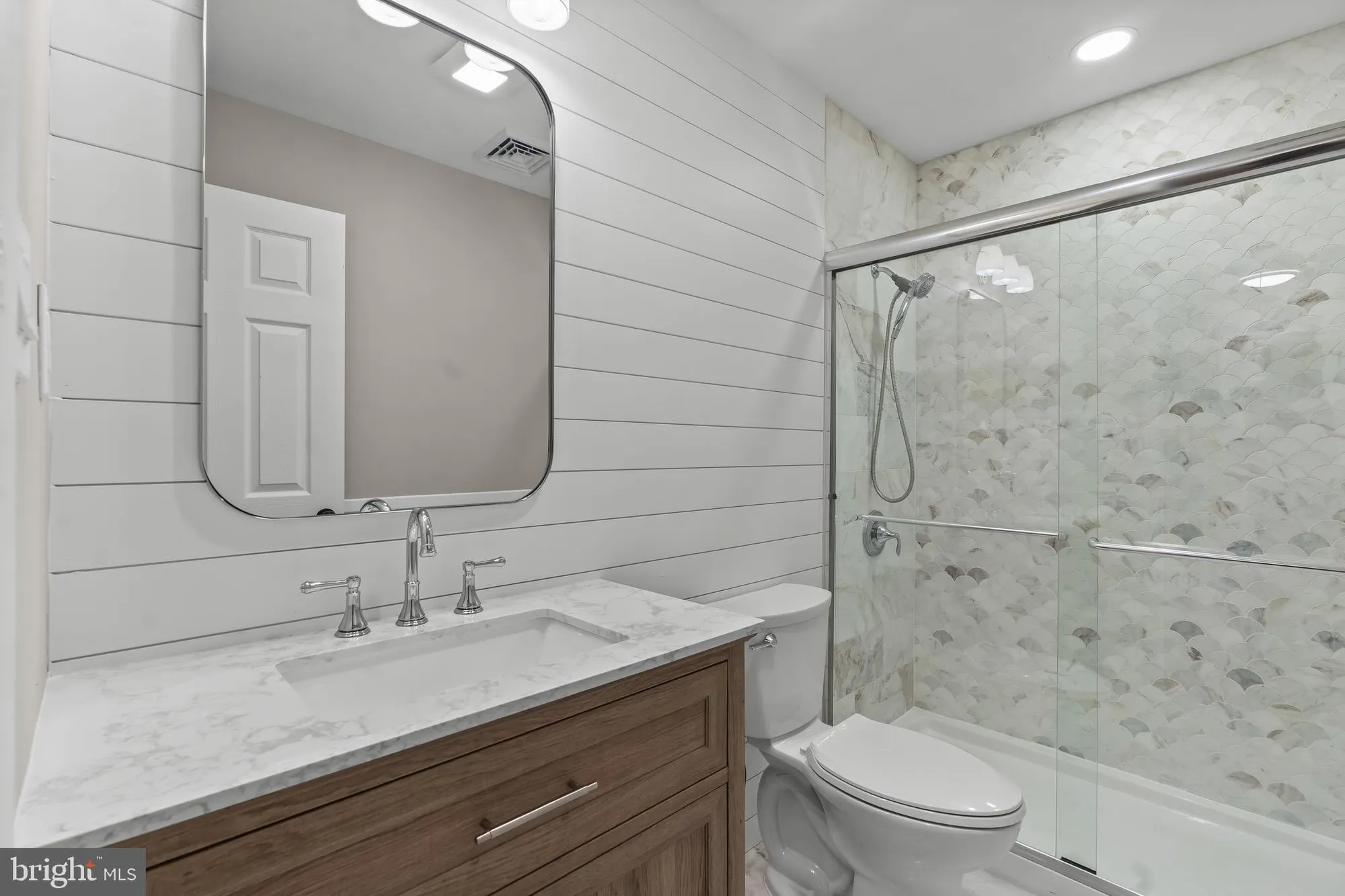 Property Slideshow image 18 of 23 | 15 brian ct, Toms River, NJ, 08757