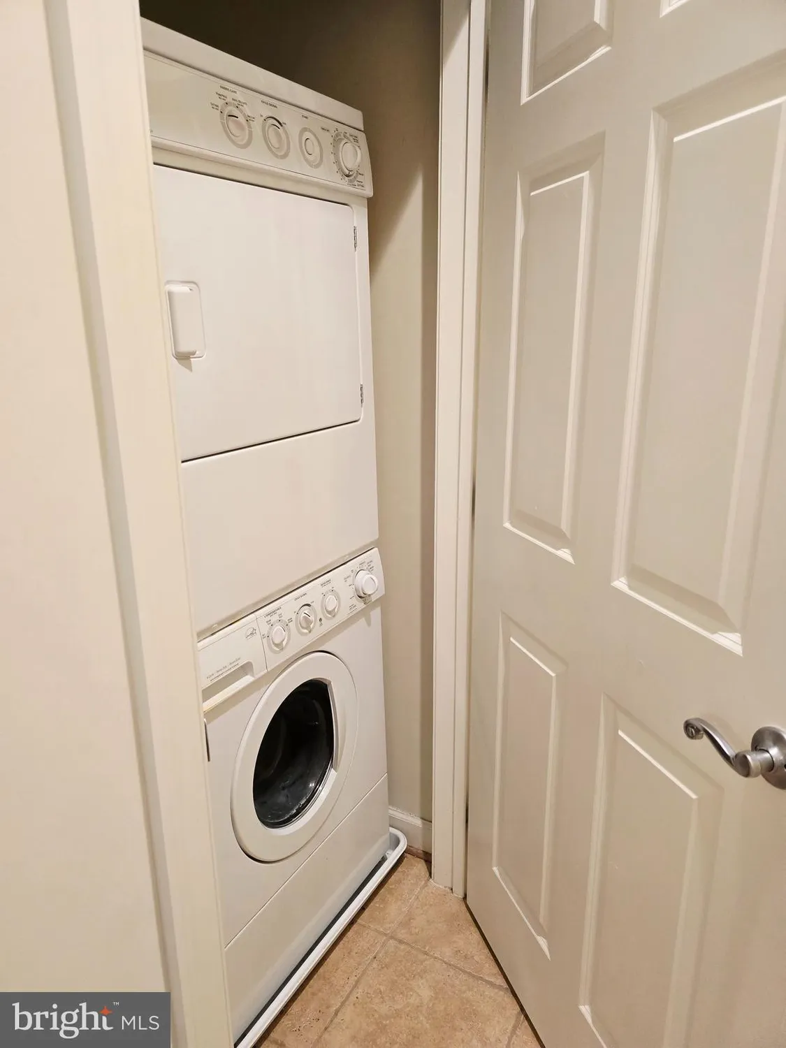 Property Slideshow image 6 of 29 | 680 watermans dr apt 301, Woodbridge, VA, 22191