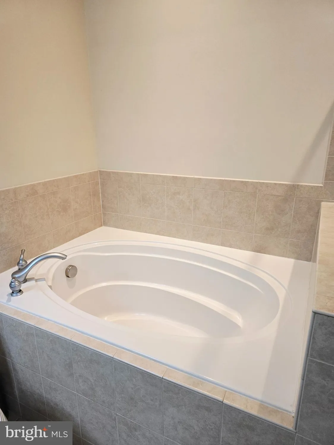 Property Slideshow image 15 of 29 | 680 watermans dr apt 301, Woodbridge, VA, 22191