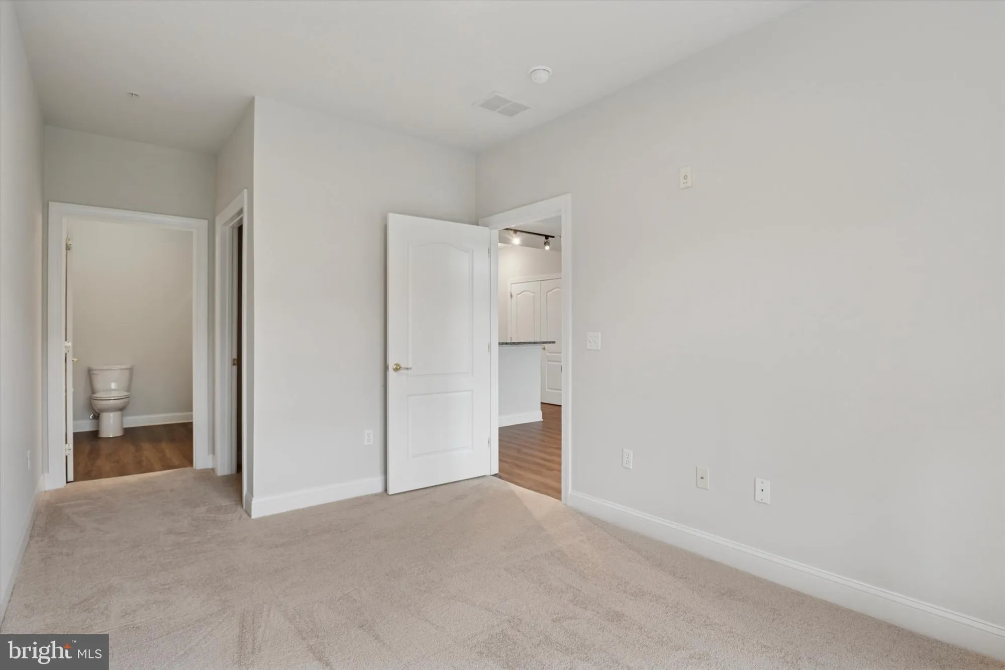 Property Slideshow image 14 of 25 | 3000 fountainview cir # 3206, Newark, DE, 19713