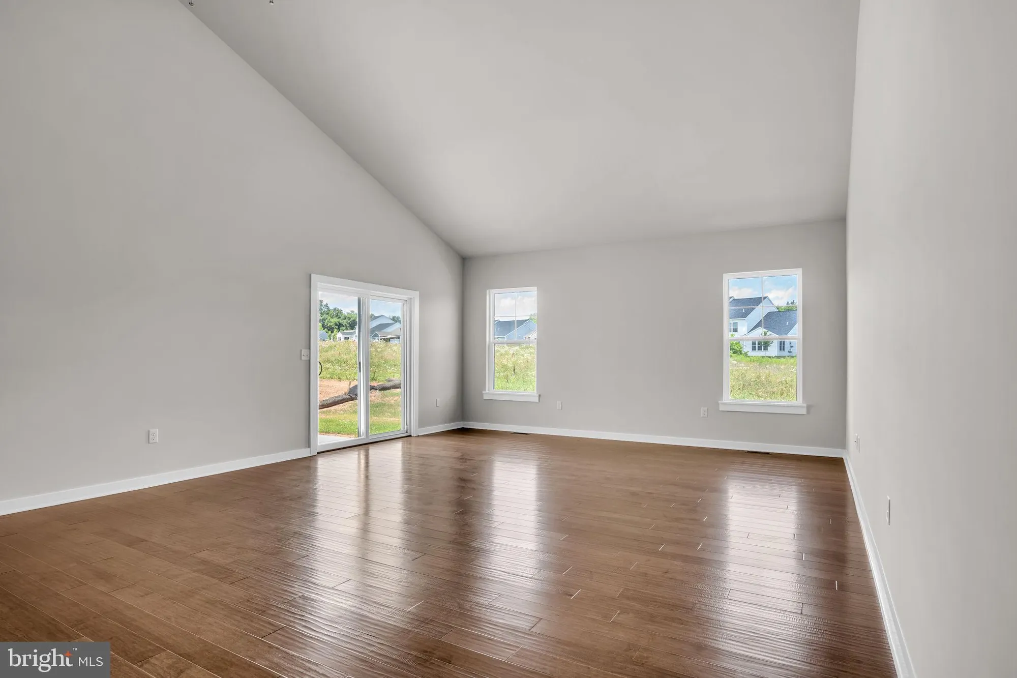 Property Slideshow image 5 of 12 | 880 shadowbrooke dr, Dover, PA, 17315