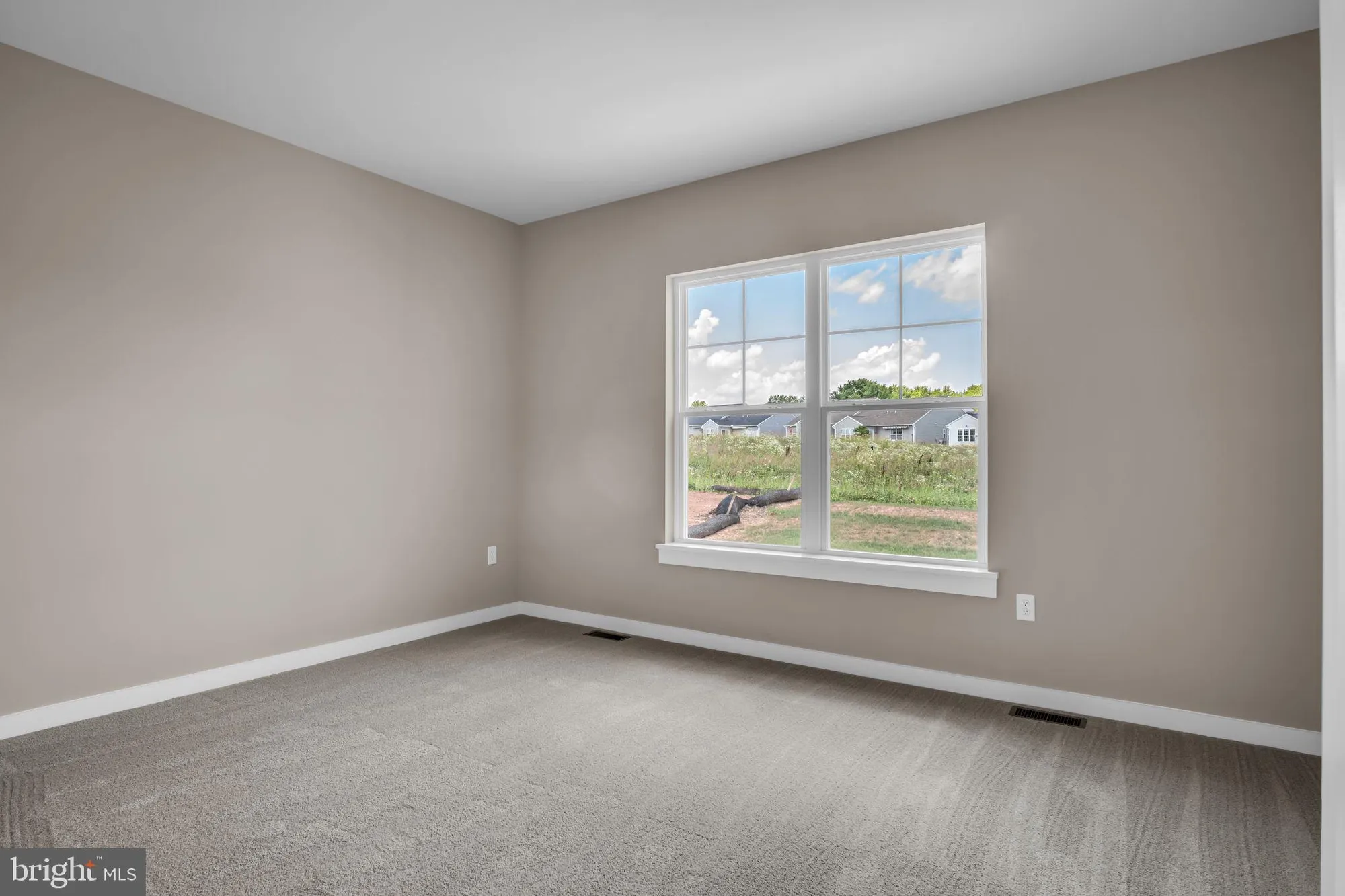 Property Slideshow image 7 of 12 | 880 shadowbrooke dr, Dover, PA, 17315