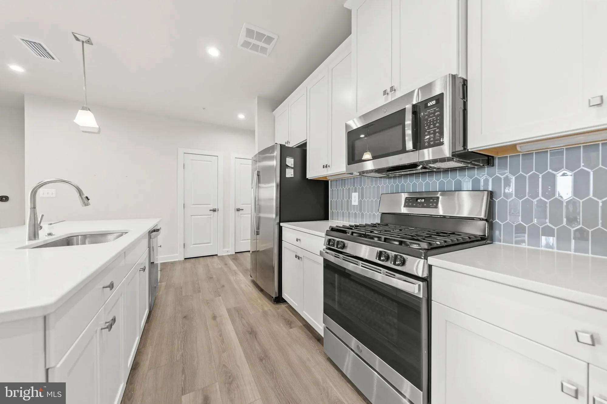 Property Slideshow image 7 of 22 | 140 mccormick cir apt 403, Winchester, VA, 22602