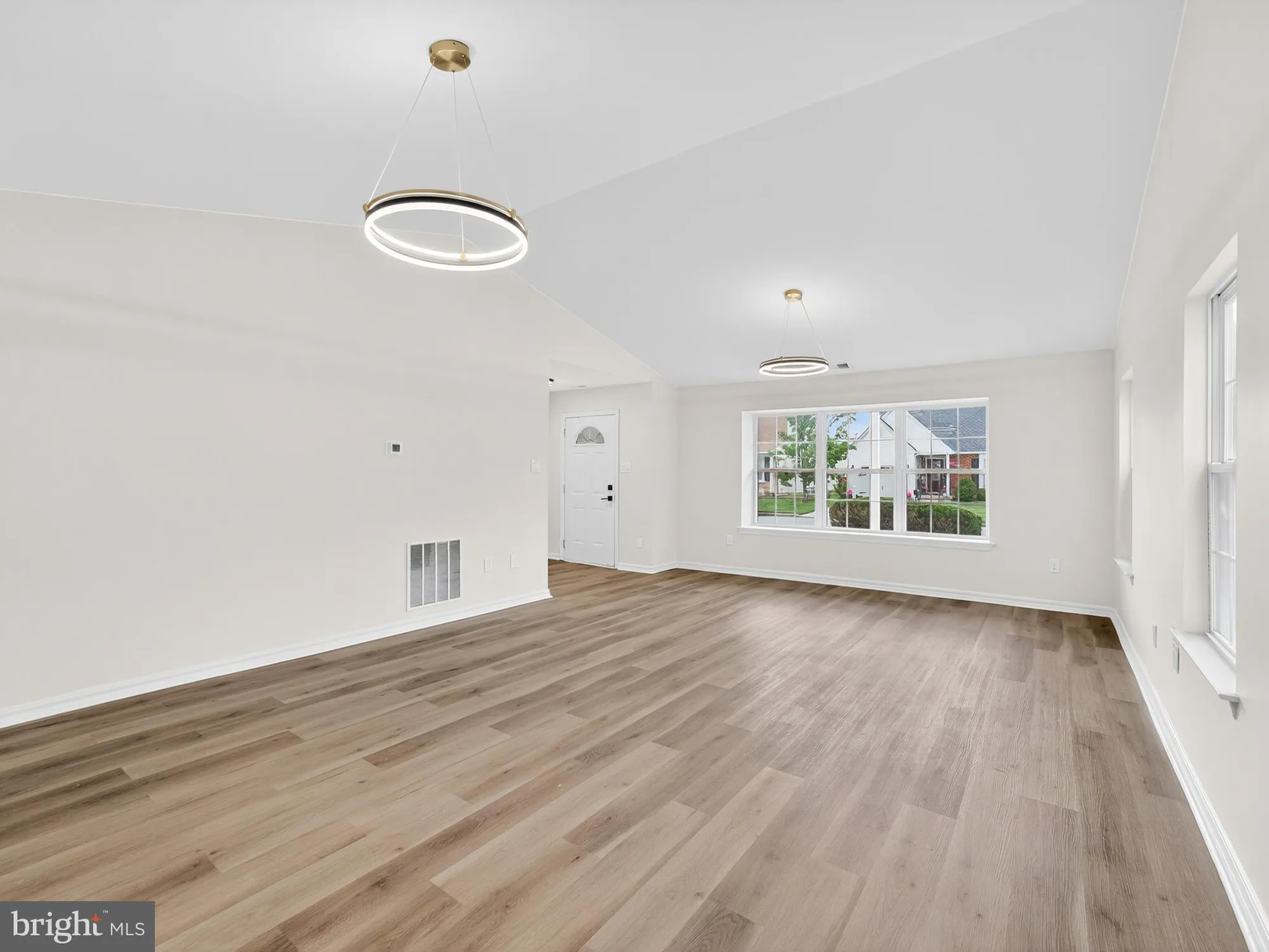 Property Slideshow image 8 of 34 | 402 paradise rd, Williamstown, NJ, 08094