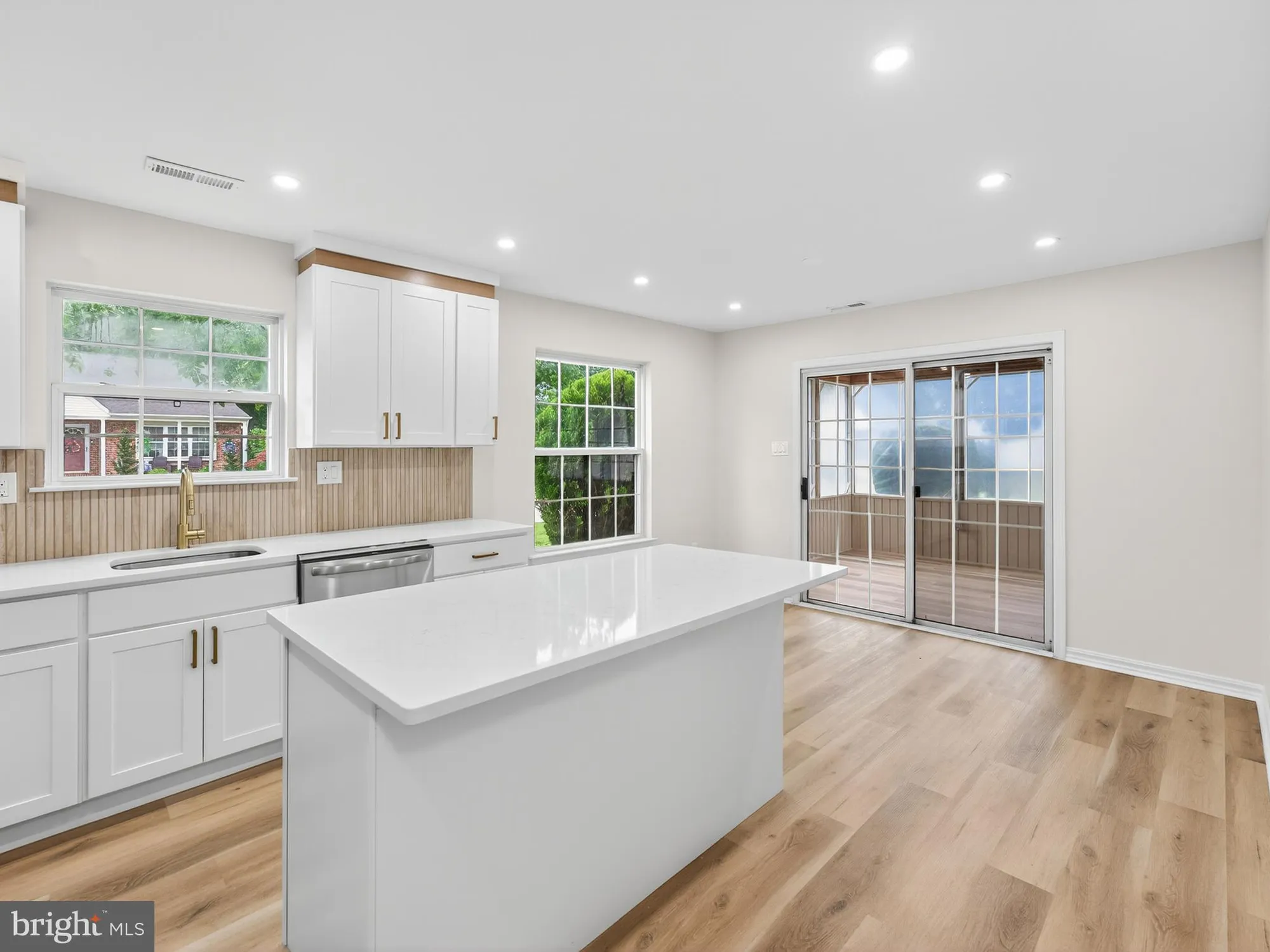 Property Slideshow image 10 of 34 | 402 paradise rd, Williamstown, NJ, 08094