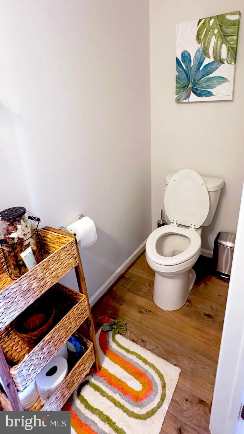 Property Slideshow image 13 of 30 | 18989 coral reef sq, Leesburg, VA, 20176