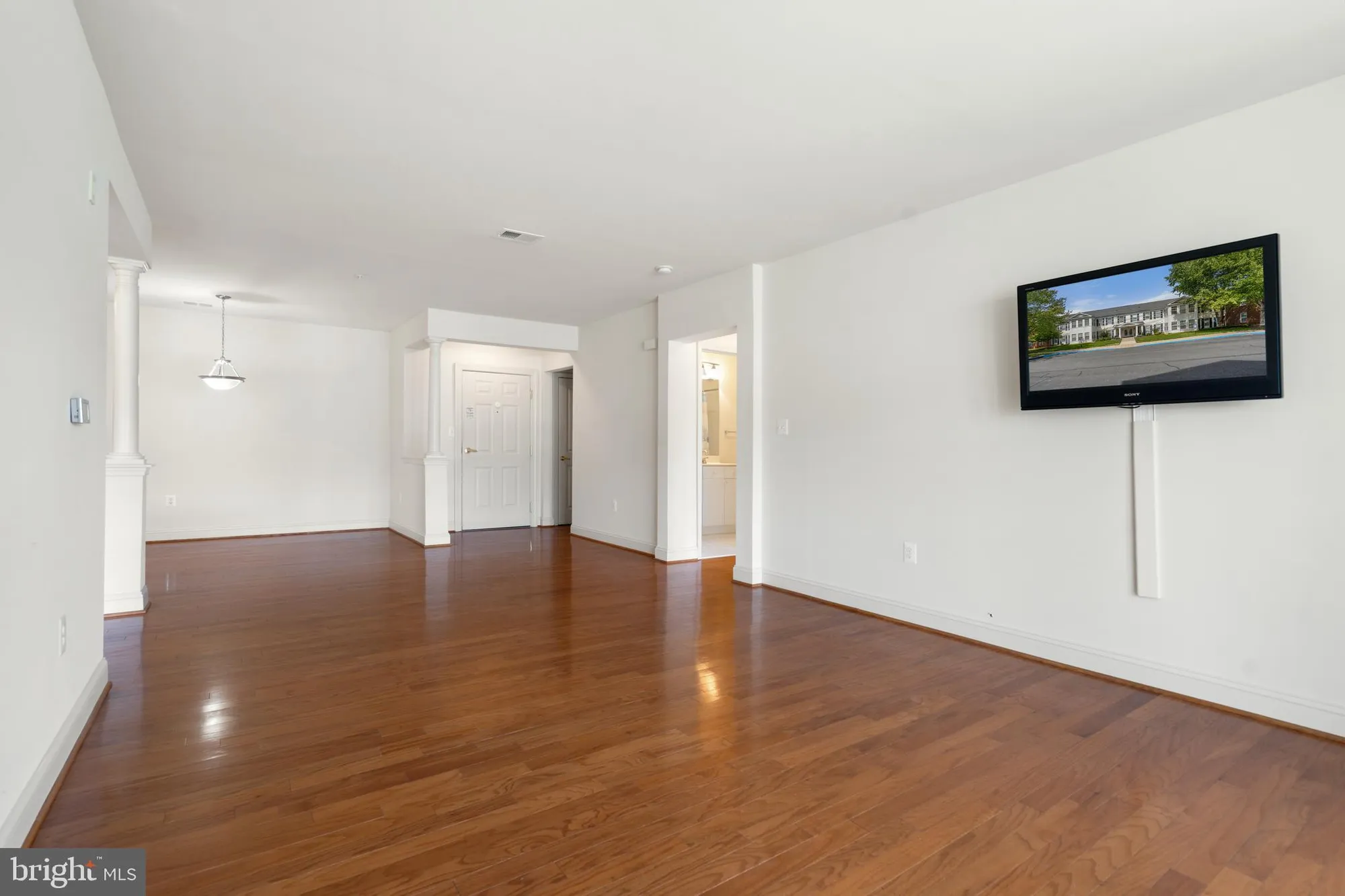 Property Slideshow image 3 of 30 | 6704 holly farm ln unit 109, Warrenton, VA, 20187