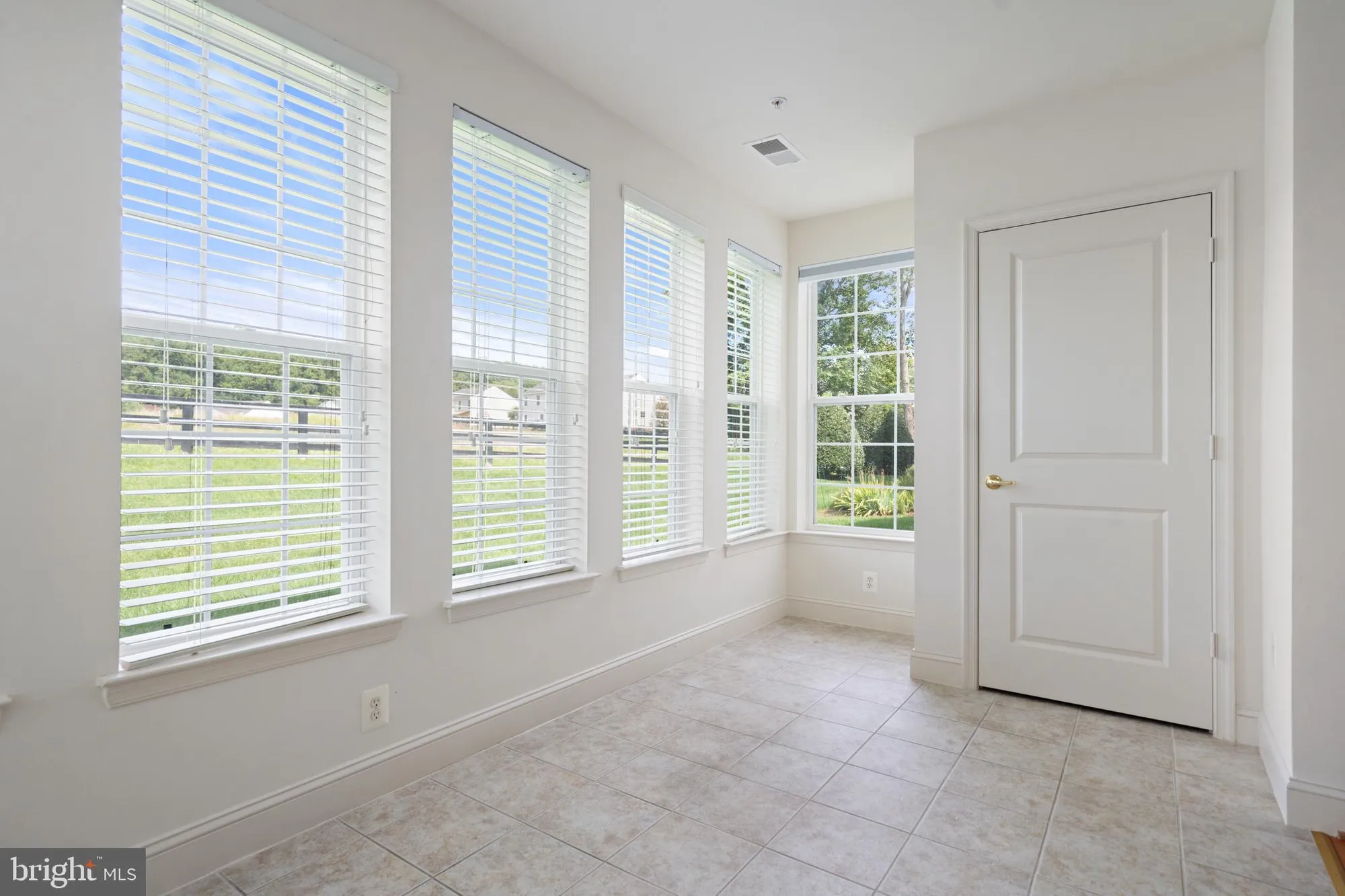 Property Slideshow image 4 of 30 | 6704 holly farm ln unit 109, Warrenton, VA, 20187