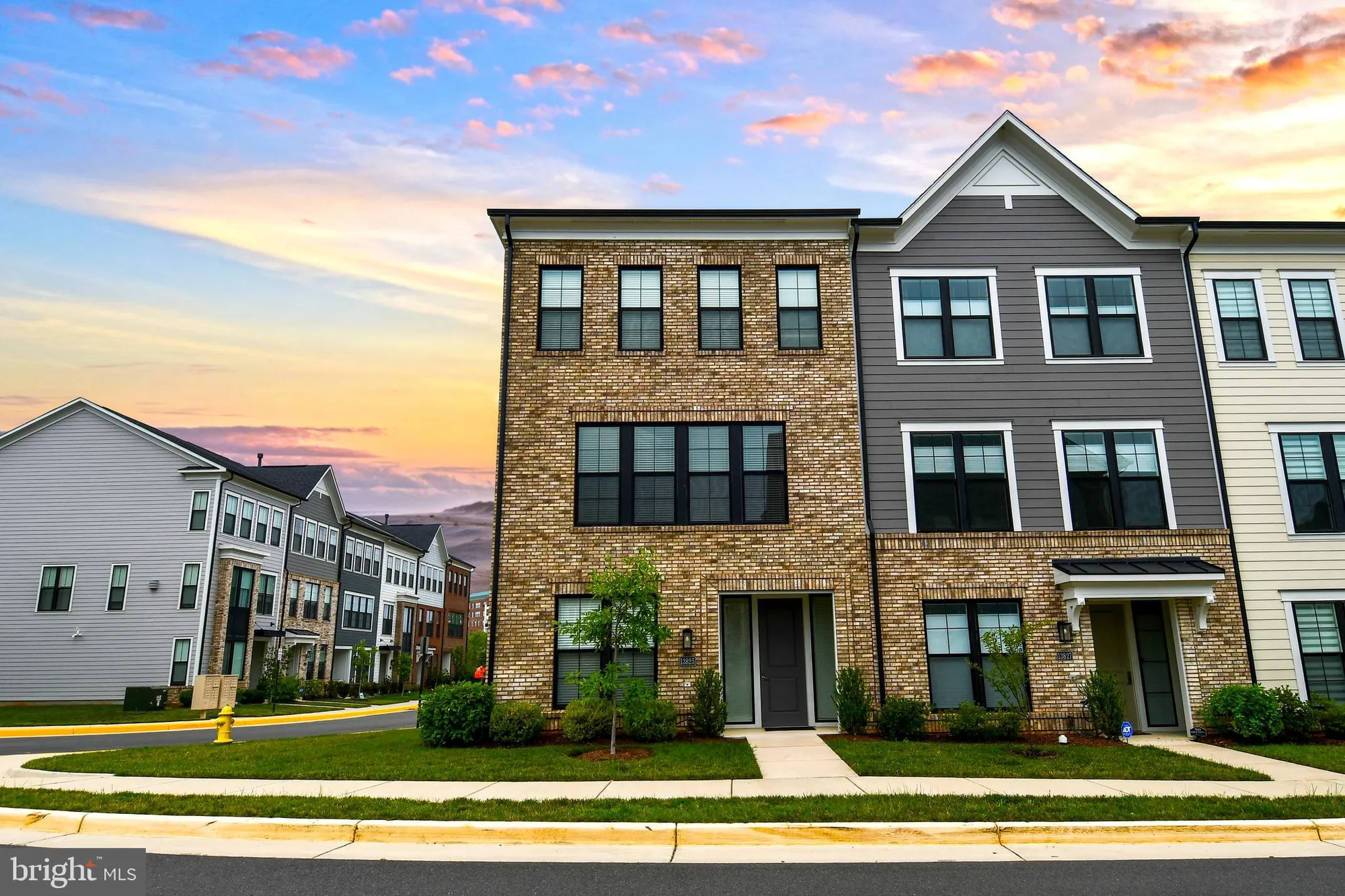 Property Slideshow image 2 of 53 | 13825 estuary pl, Woodbridge, VA, 22191