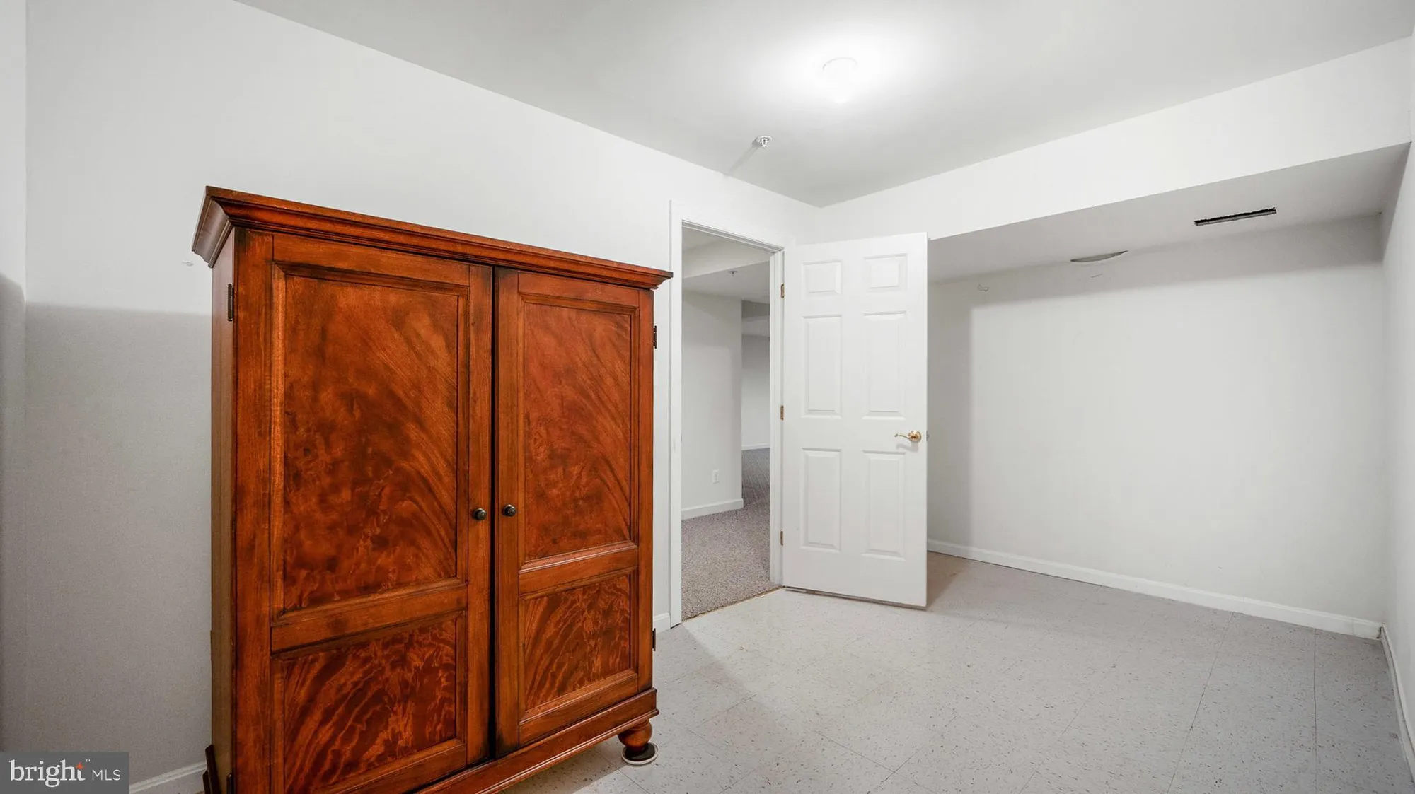 Property Slideshow image 31 of 35 | 8523 snowreath rd # 8523, Baltimore, MD, 21208