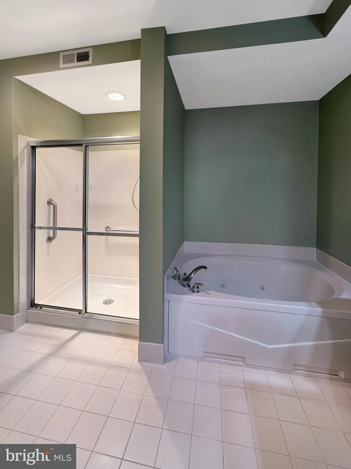 Property Slideshow image 8 of 20 | 2413 sentry ct, Norristown, PA, 19401