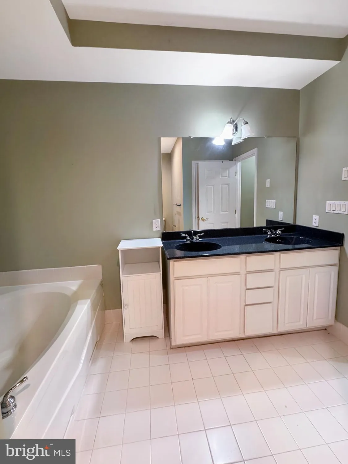 Property Slideshow image 9 of 20 | 2413 sentry ct, Norristown, PA, 19401