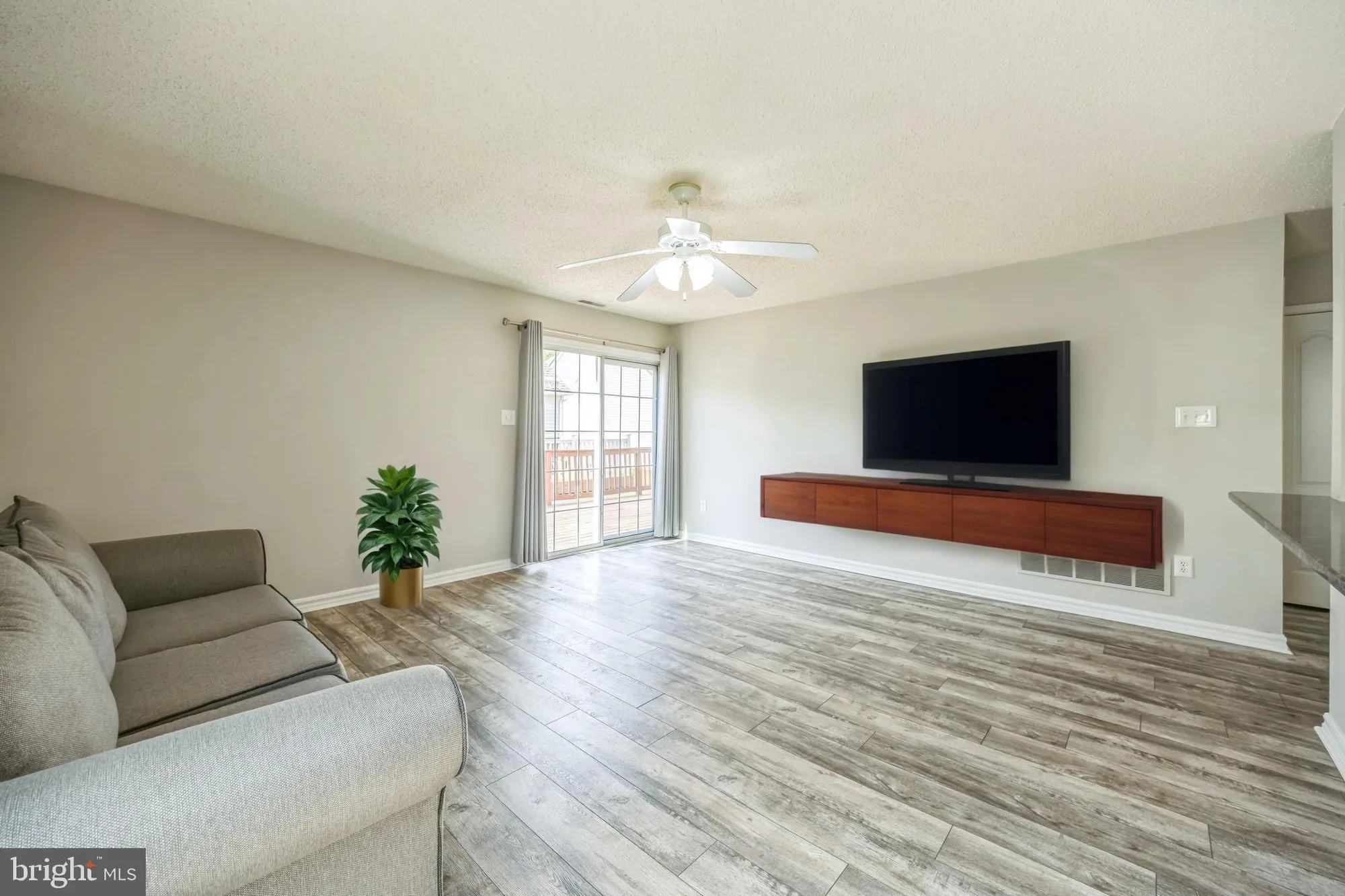 Property Slideshow image 12 of 26 | 547 doral dr, Williamstown, NJ, 08094