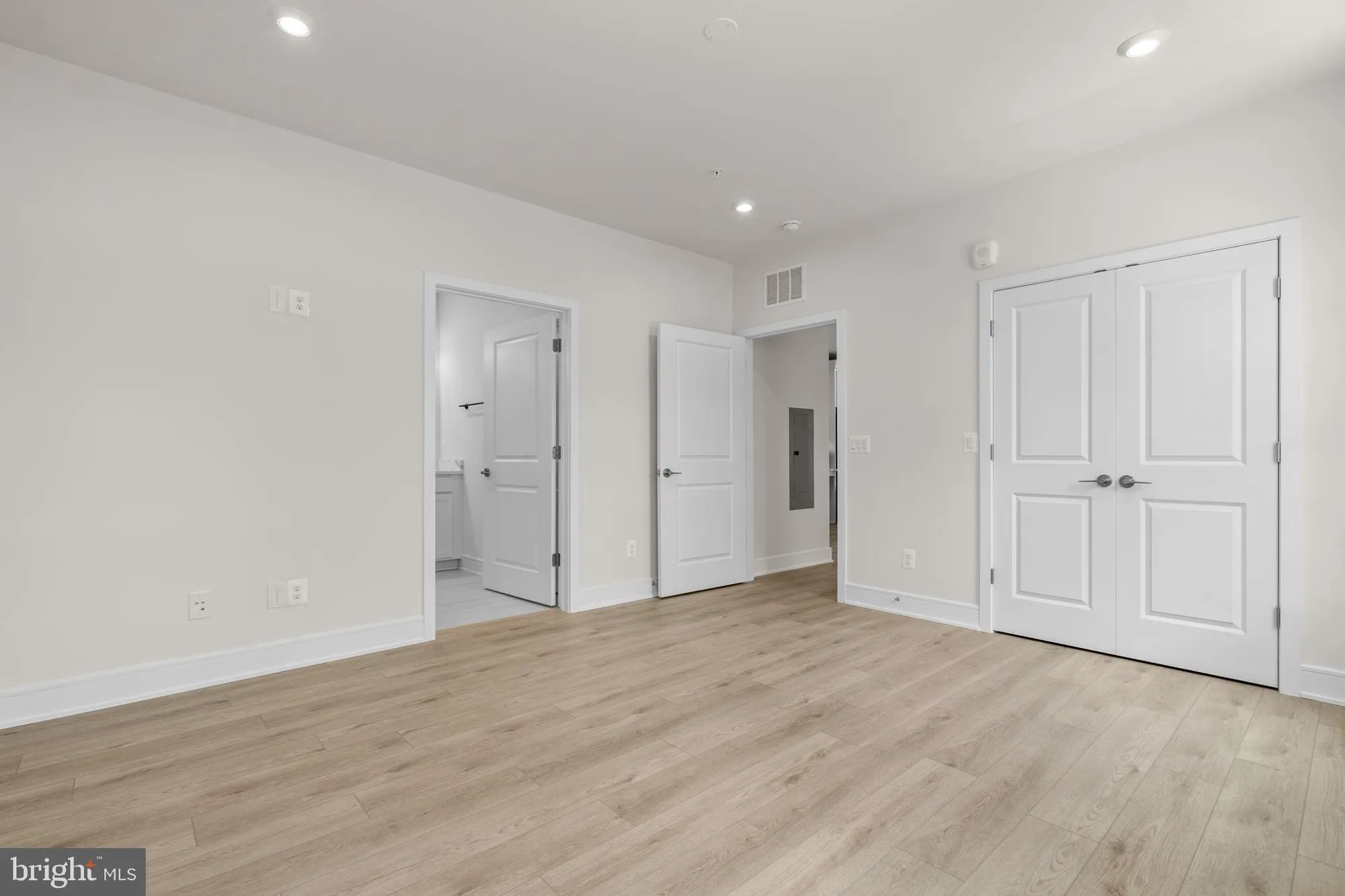 Property Slideshow image 17 of 28 | 23640 bolton crescent ter # 13-204, Ashburn, VA, 20148