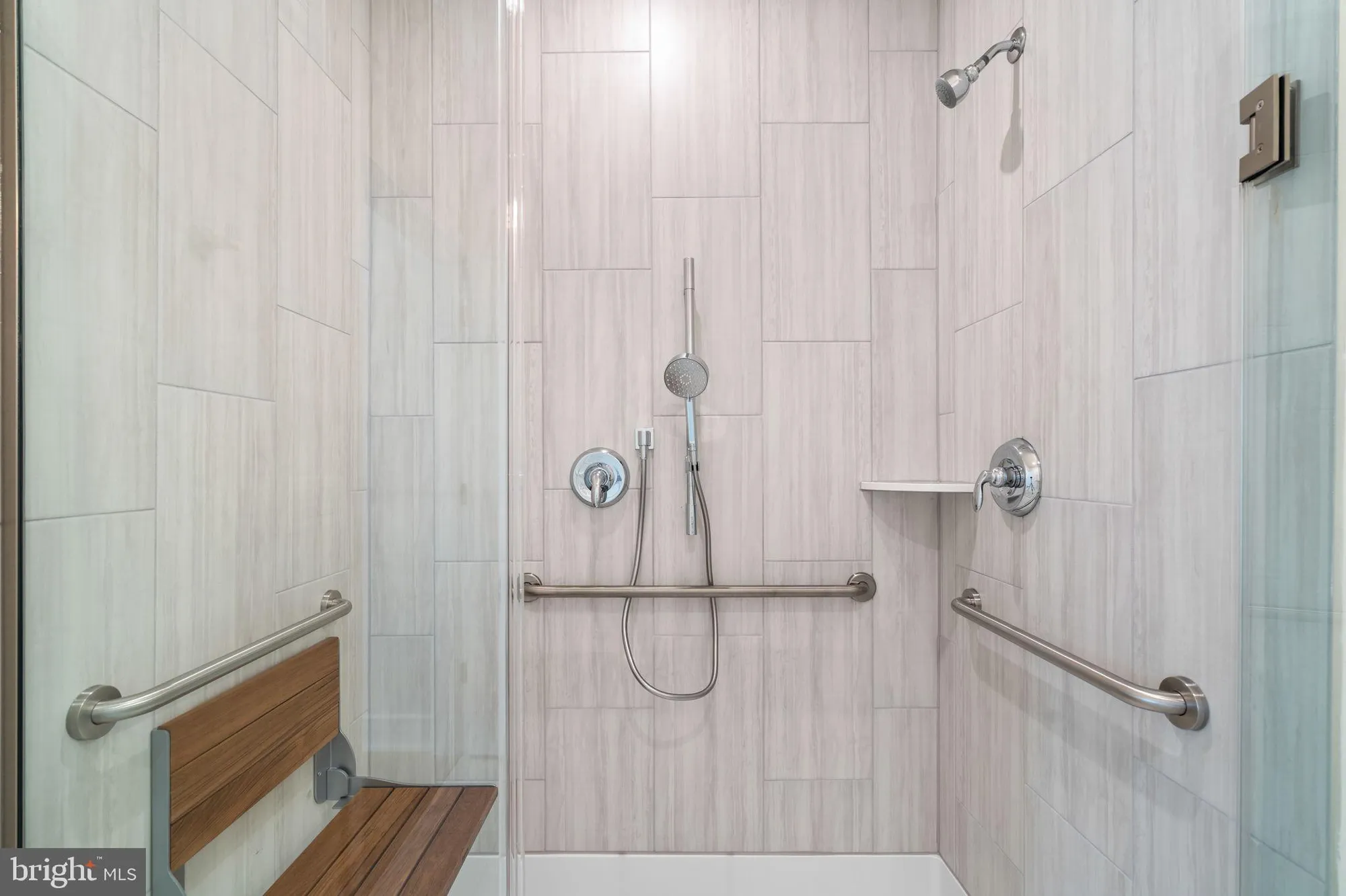 Property Slideshow image 21 of 28 | 23640 bolton crescent ter # 13-204, Ashburn, VA, 20148