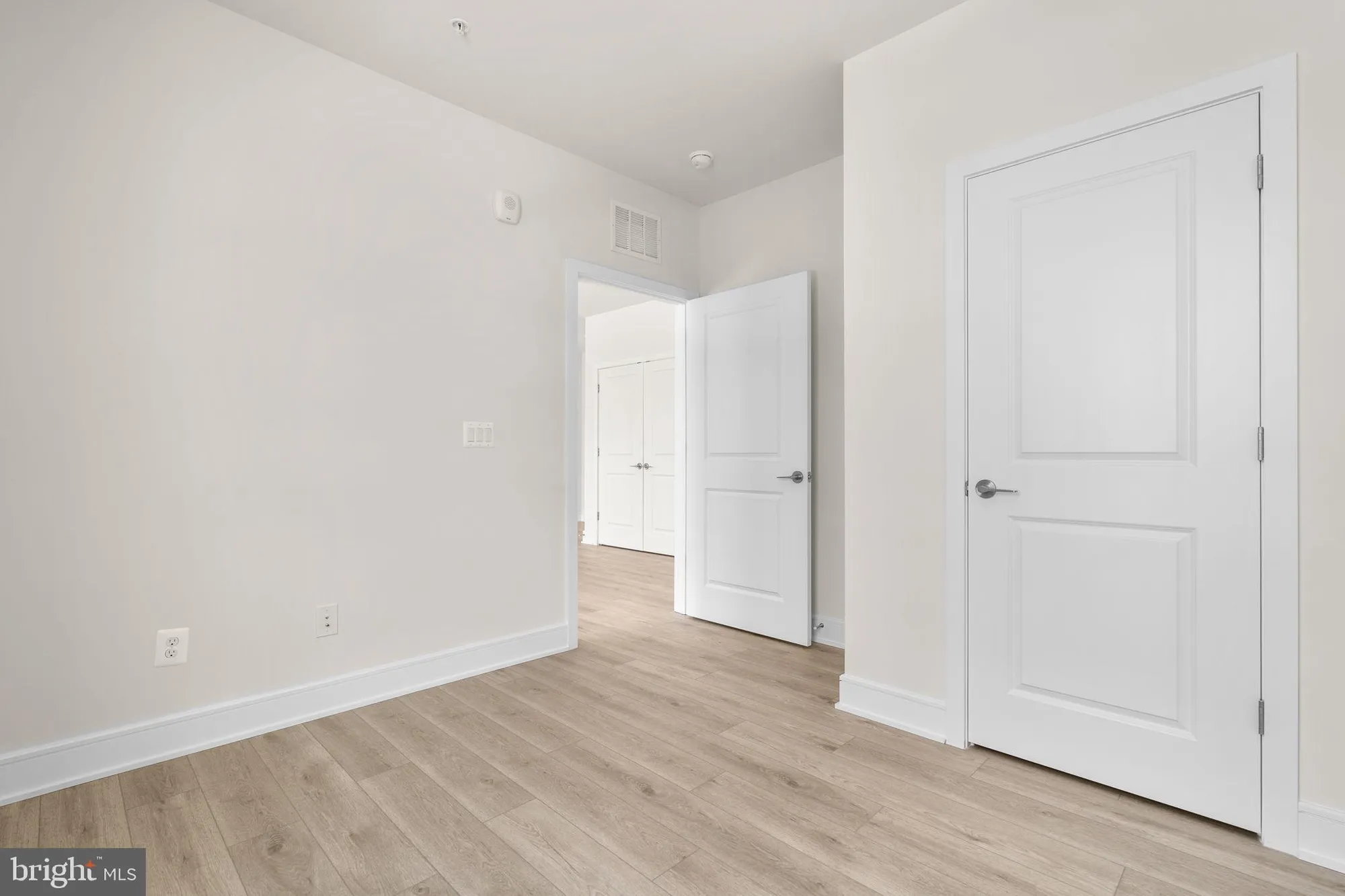 Property Slideshow image 23 of 28 | 23640 bolton crescent ter # 13-204, Ashburn, VA, 20148