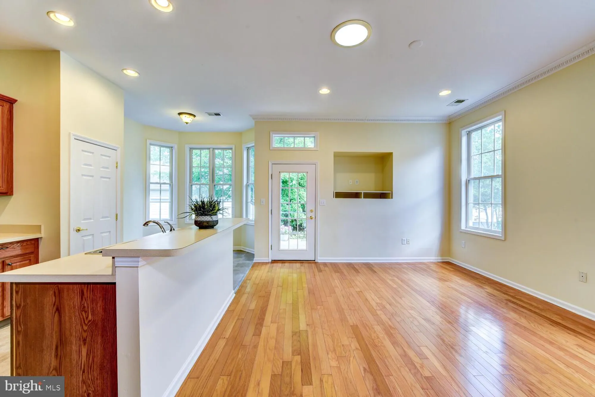 Property Slideshow image 7 of 57 | 5 trowbridge ln, Cranbury, NJ, 08512