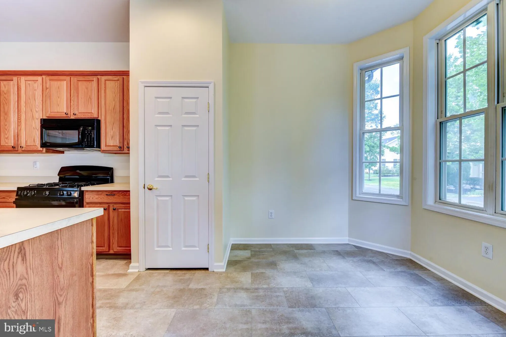 Property Slideshow image 23 of 57 | 5 trowbridge ln, Cranbury, NJ, 08512