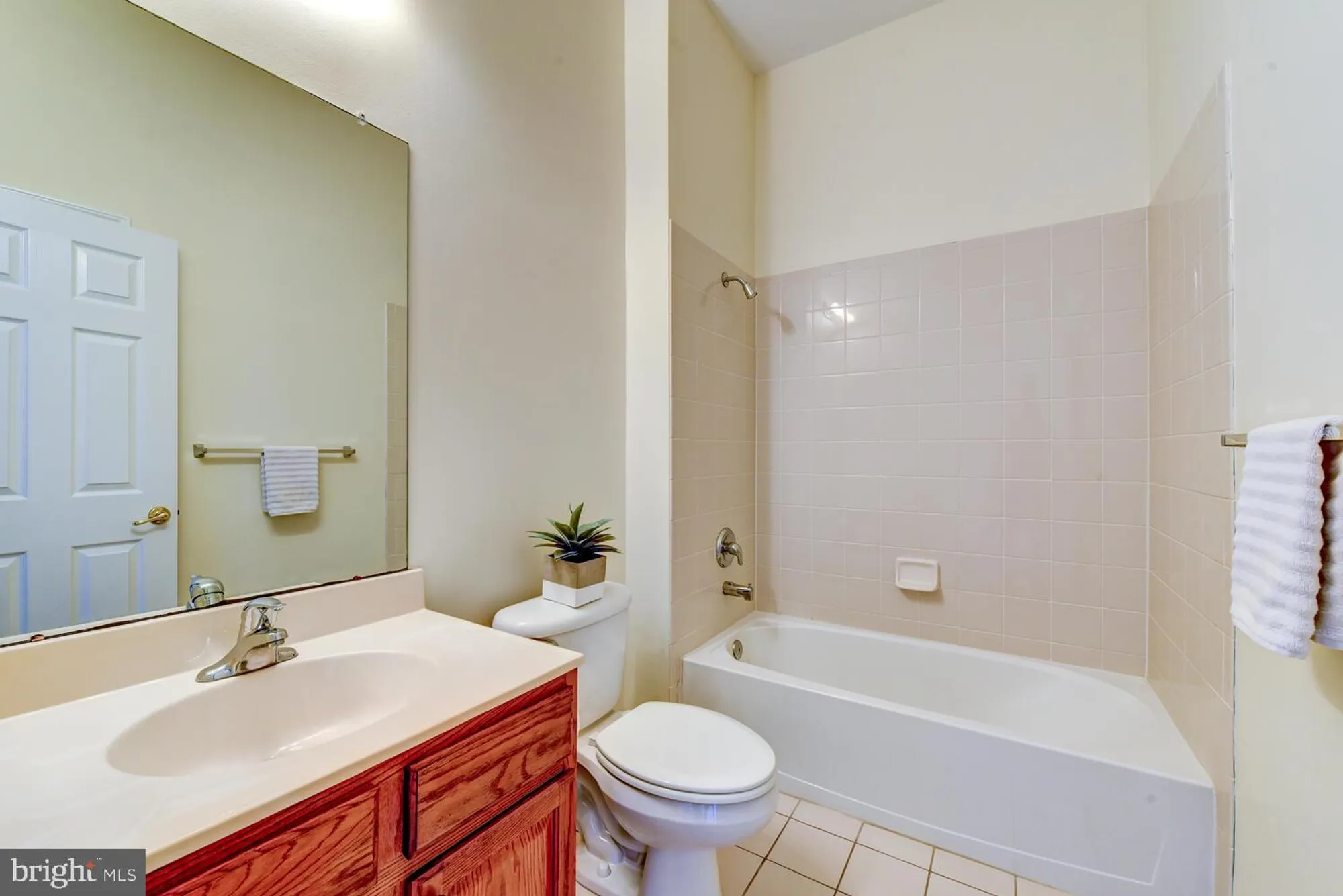 Property Slideshow image 36 of 57 | 5 trowbridge ln, Cranbury, NJ, 08512