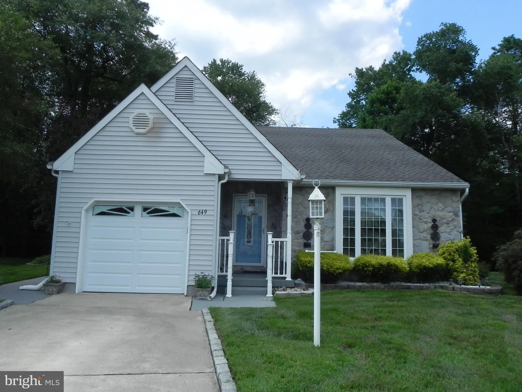 Property Slideshow image 1 of 33 | 649 panama ct, Williamstown, NJ, 08094