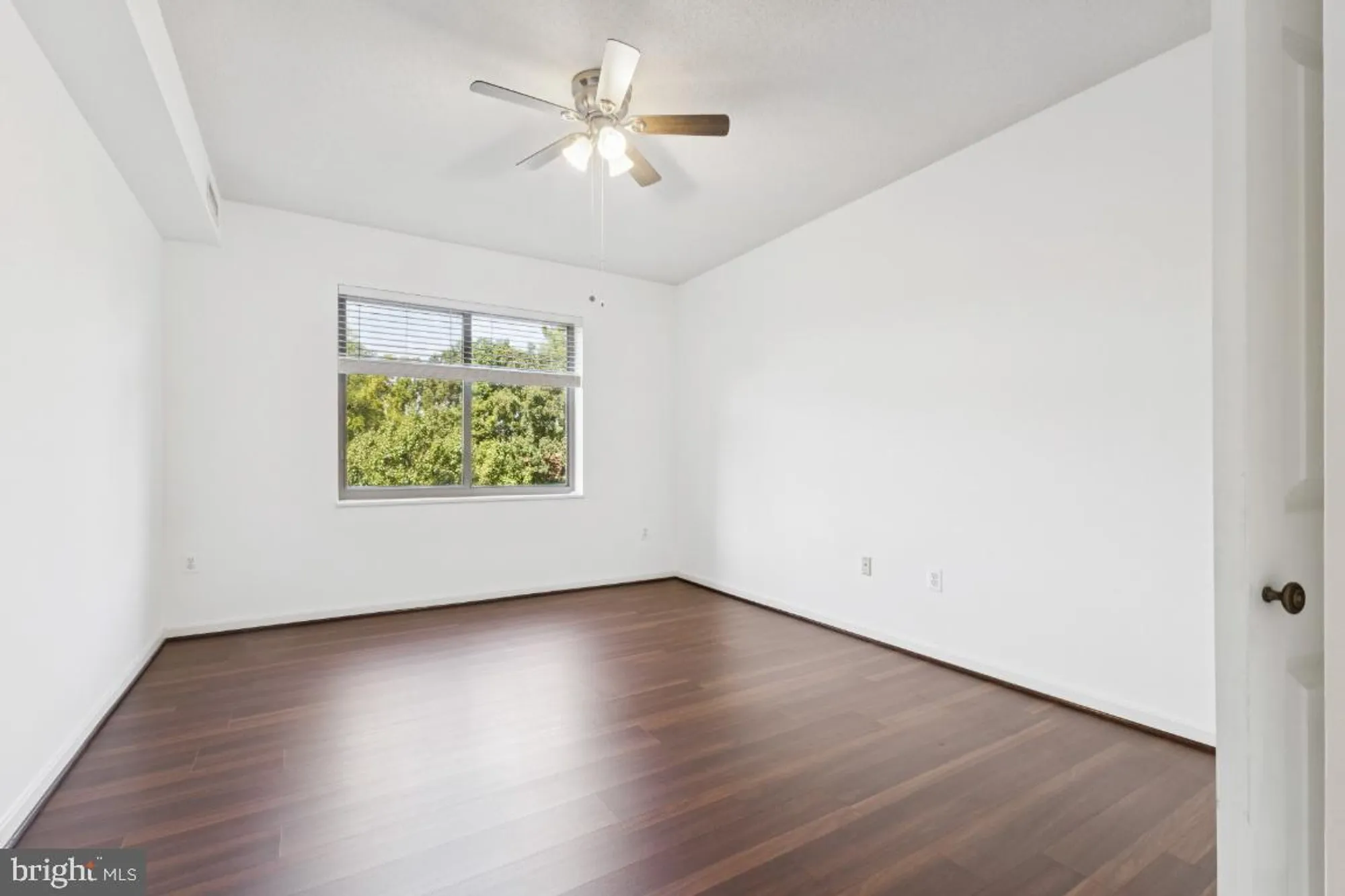 Property Slideshow image 9 of 25 | 19355 cypress ridge ter 423, Leesburg, VA, 20176