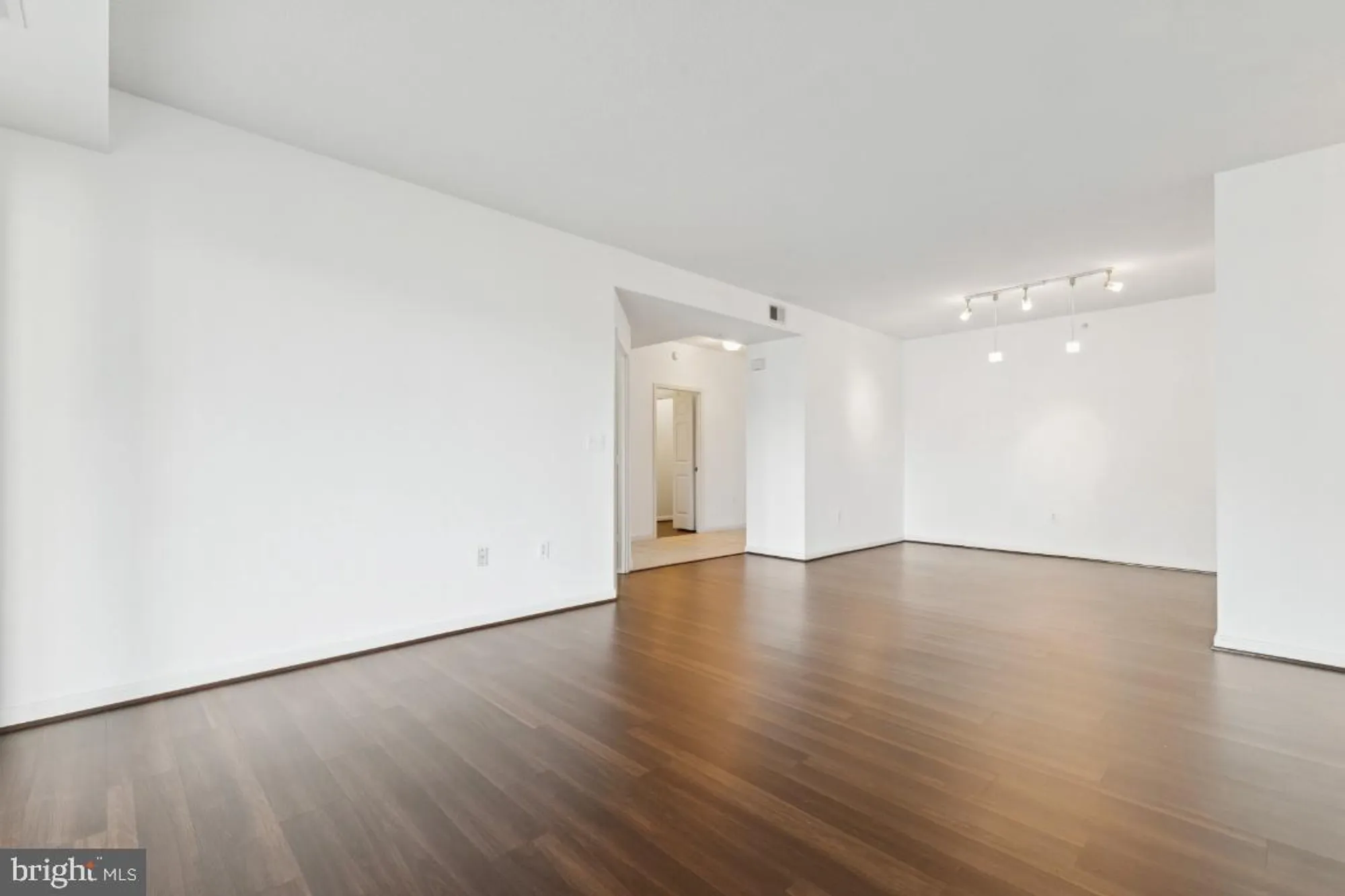 Property Slideshow image 6 of 25 | 19355 cypress ridge ter 423, Leesburg, VA, 20176