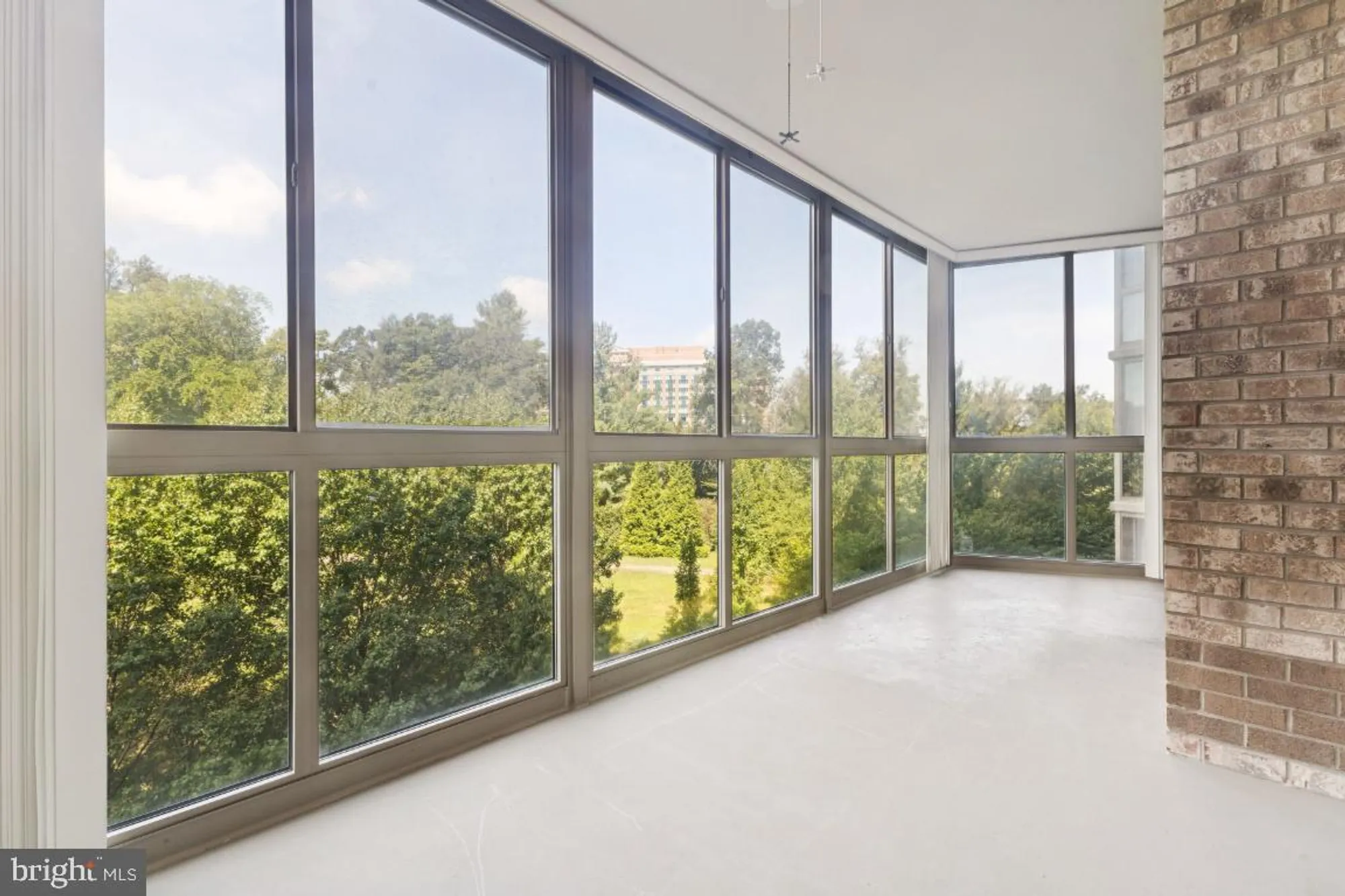 Property Slideshow image 4 of 25 | 19355 cypress ridge ter 423, Leesburg, VA, 20176