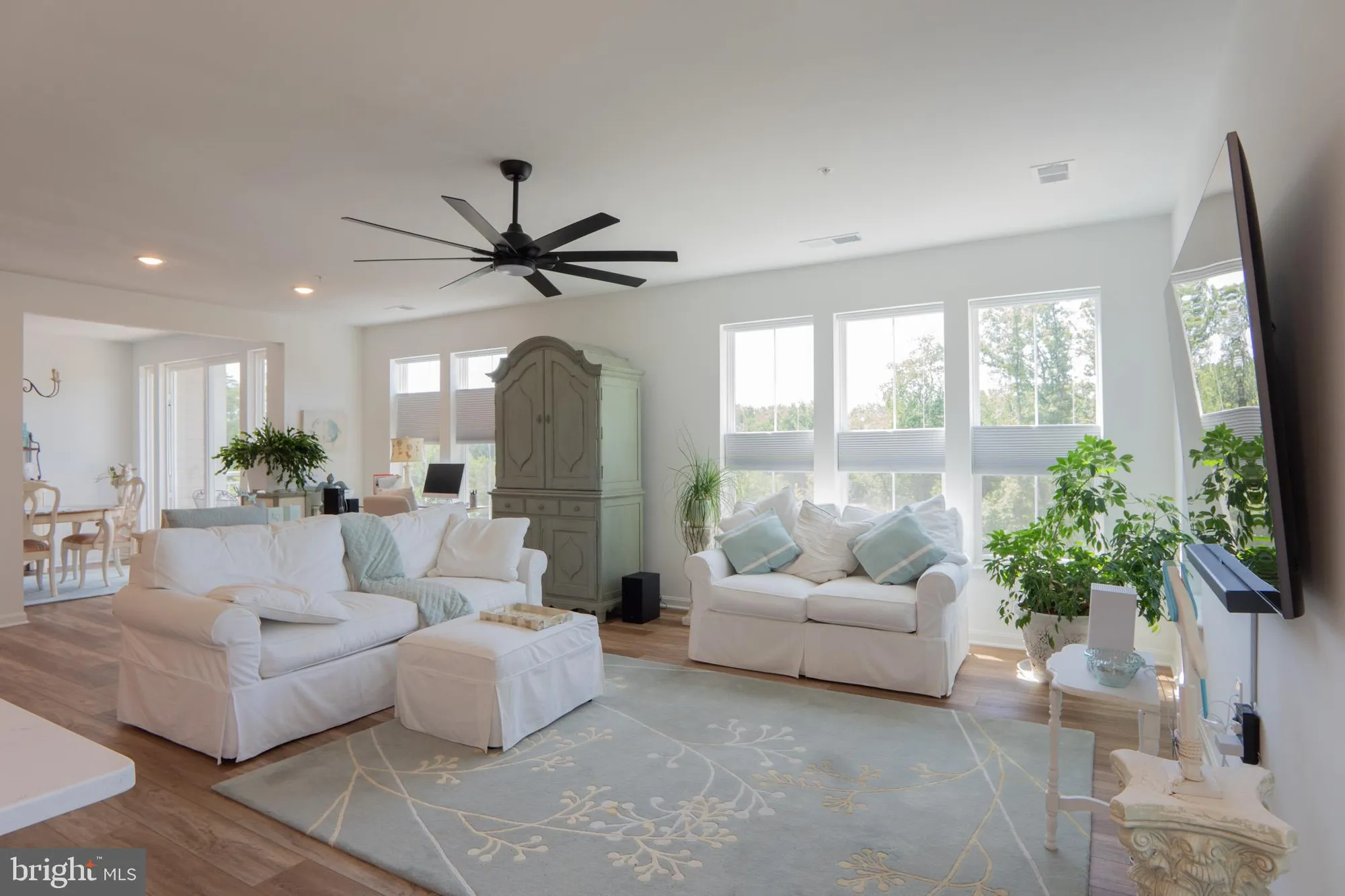 Property Slideshow image 10 of 41 | 13970 englefield dr unit 303, Woodbridge, VA, 22193