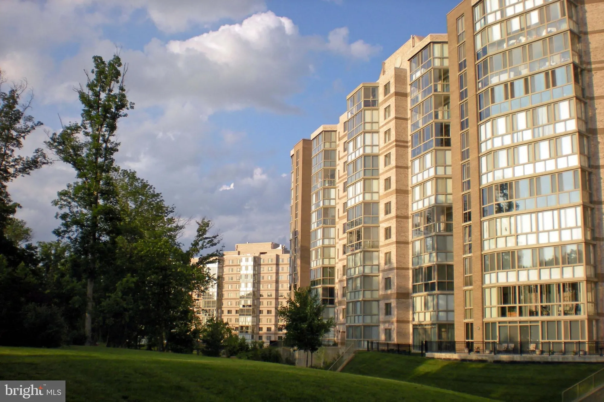 Property Slideshow image 1 of 25 | 19355 cypress ridge ter 423, Leesburg, VA, 20176