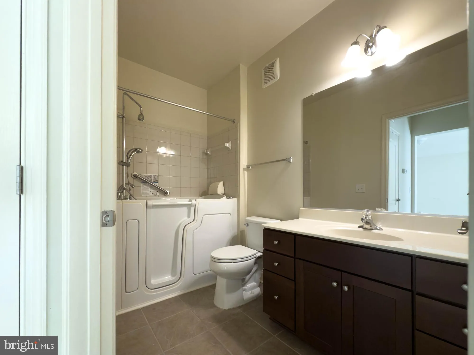 Property Slideshow image 27 of 42 | 9202 charleston dr 405, Manassas, VA, 20110